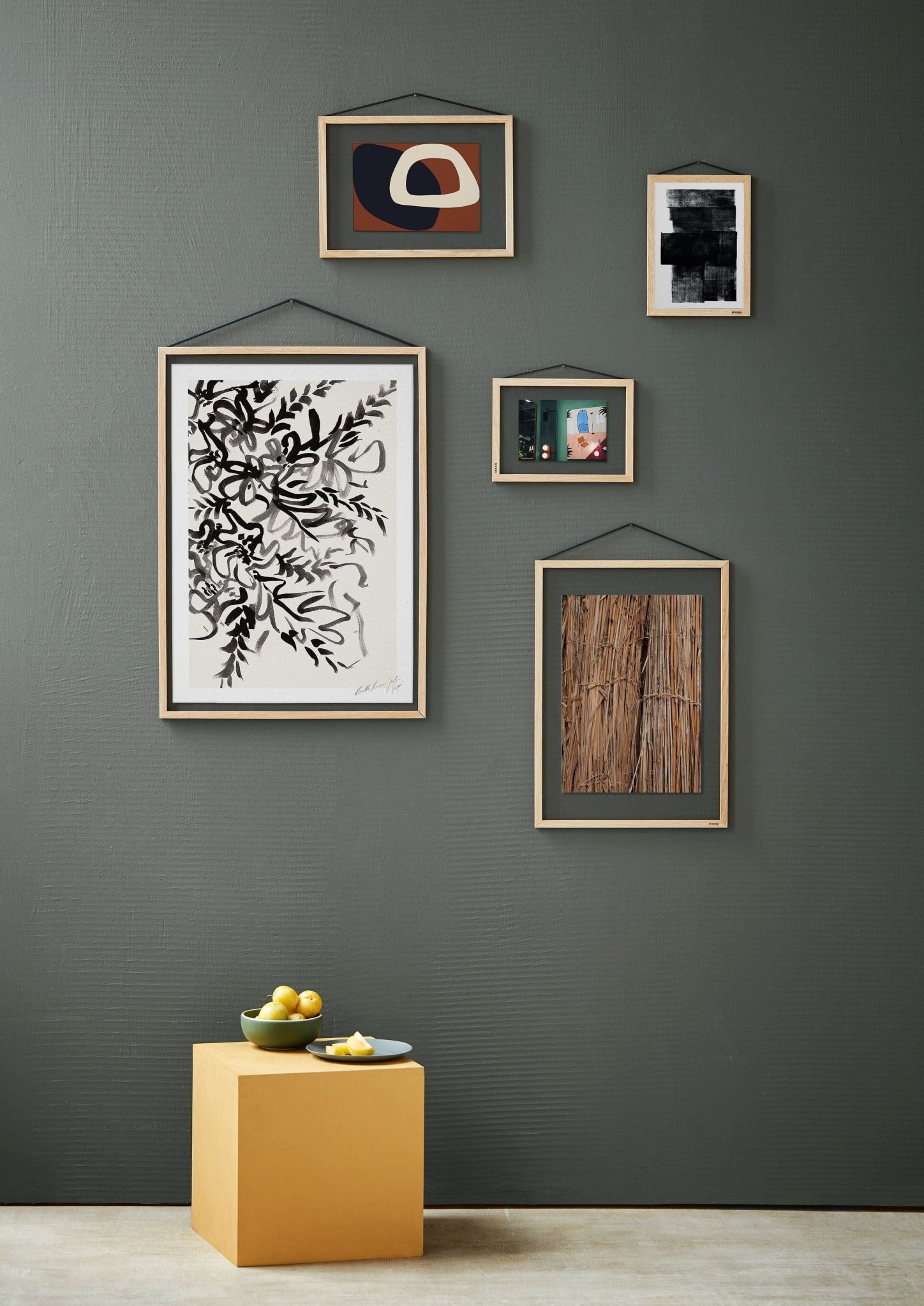 Moebe A3 Oak Frame: Stylish European Design with Acrylic Glass