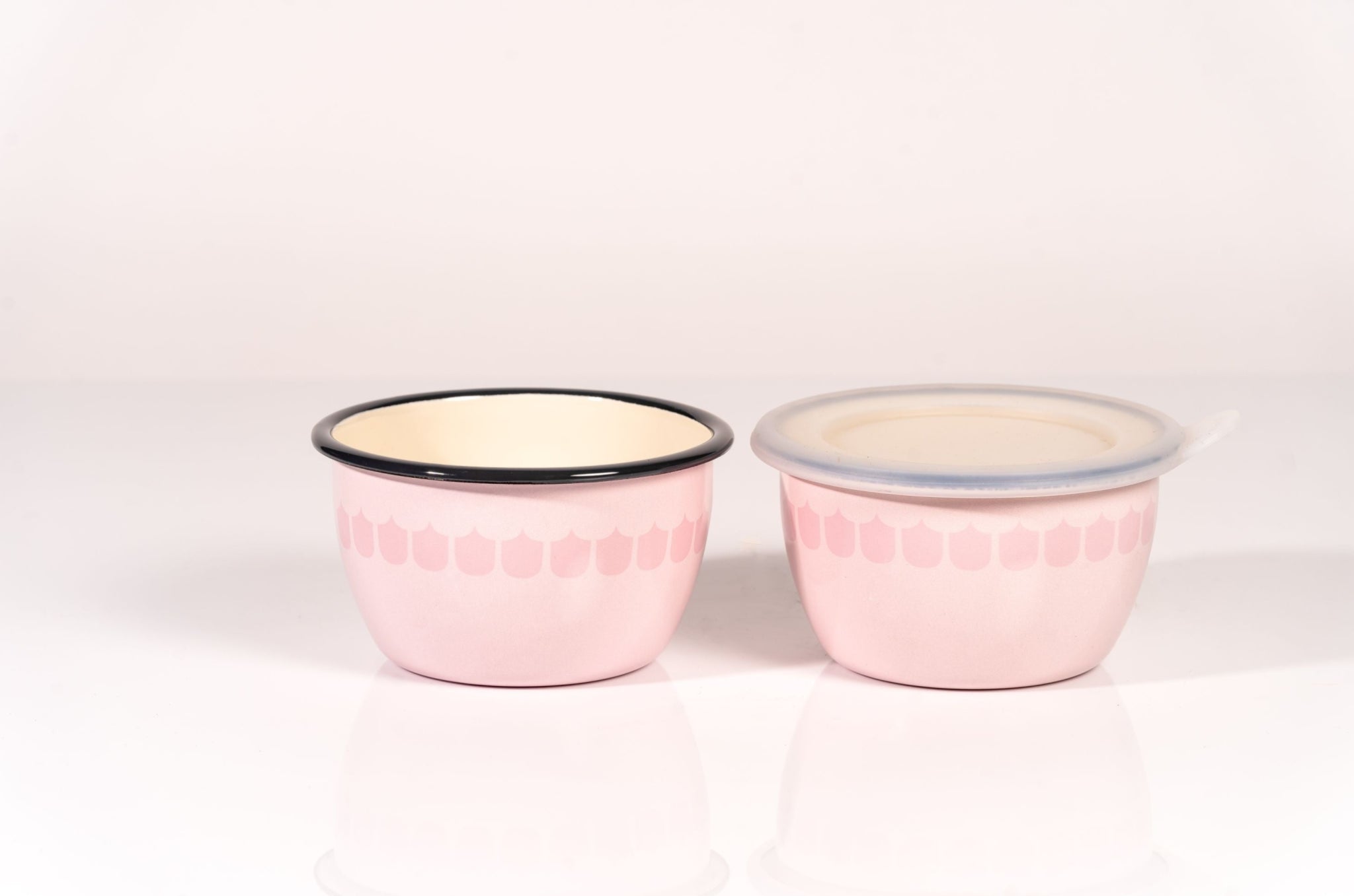 Muurla Silicone Take A Way Silicone Lid With Hole For A Straw, Light Pink