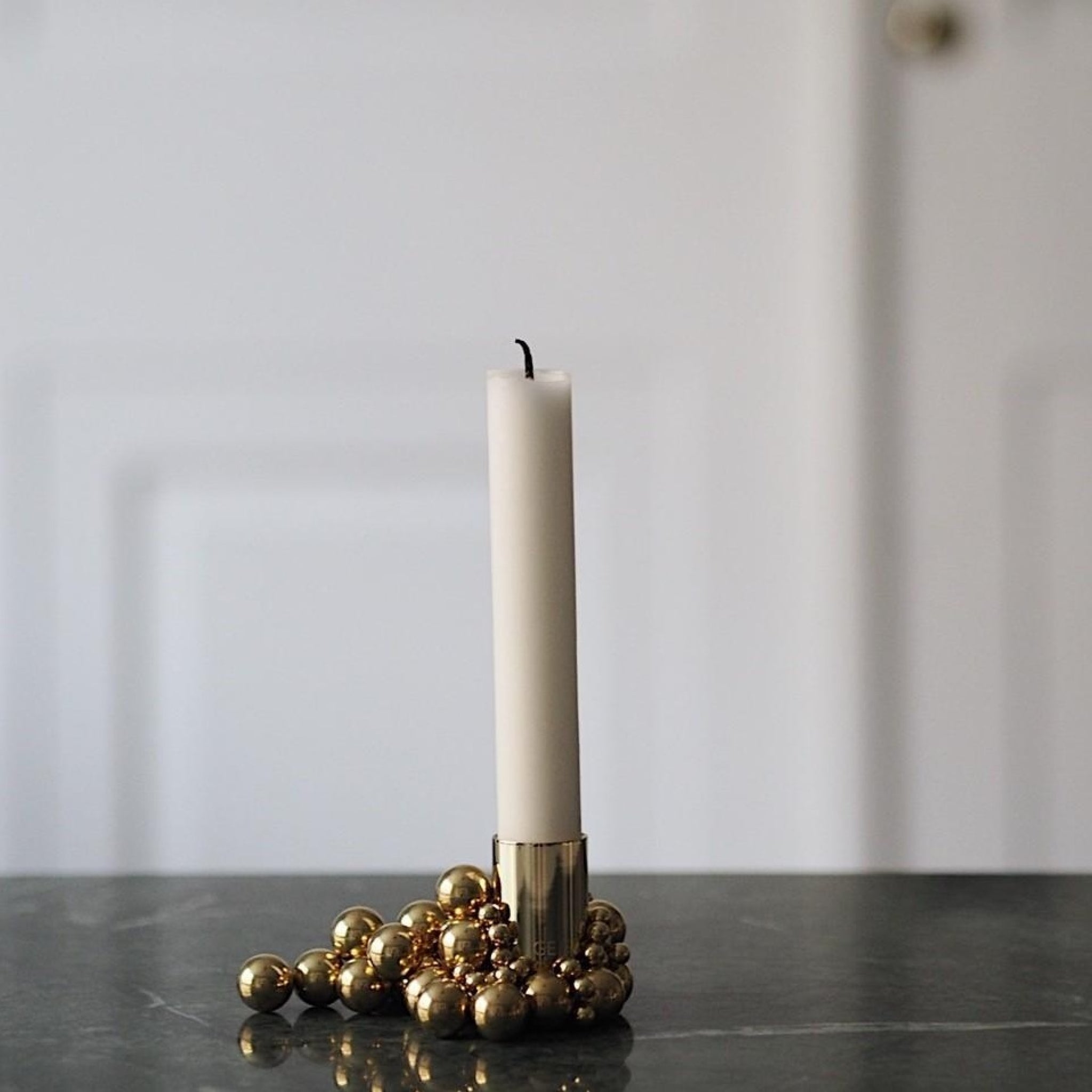 Gejst Molekyl Brass Candle Holder Ø 2.5×3.3 Cm – Magnetic Steel Design