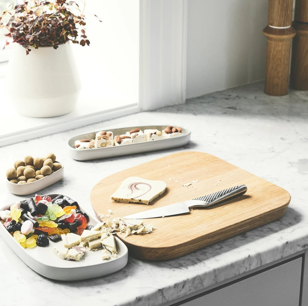 Gejst Galet Solid Oak Cutting Board 27 Cm With 3 Ceramic Bowls For Herbs