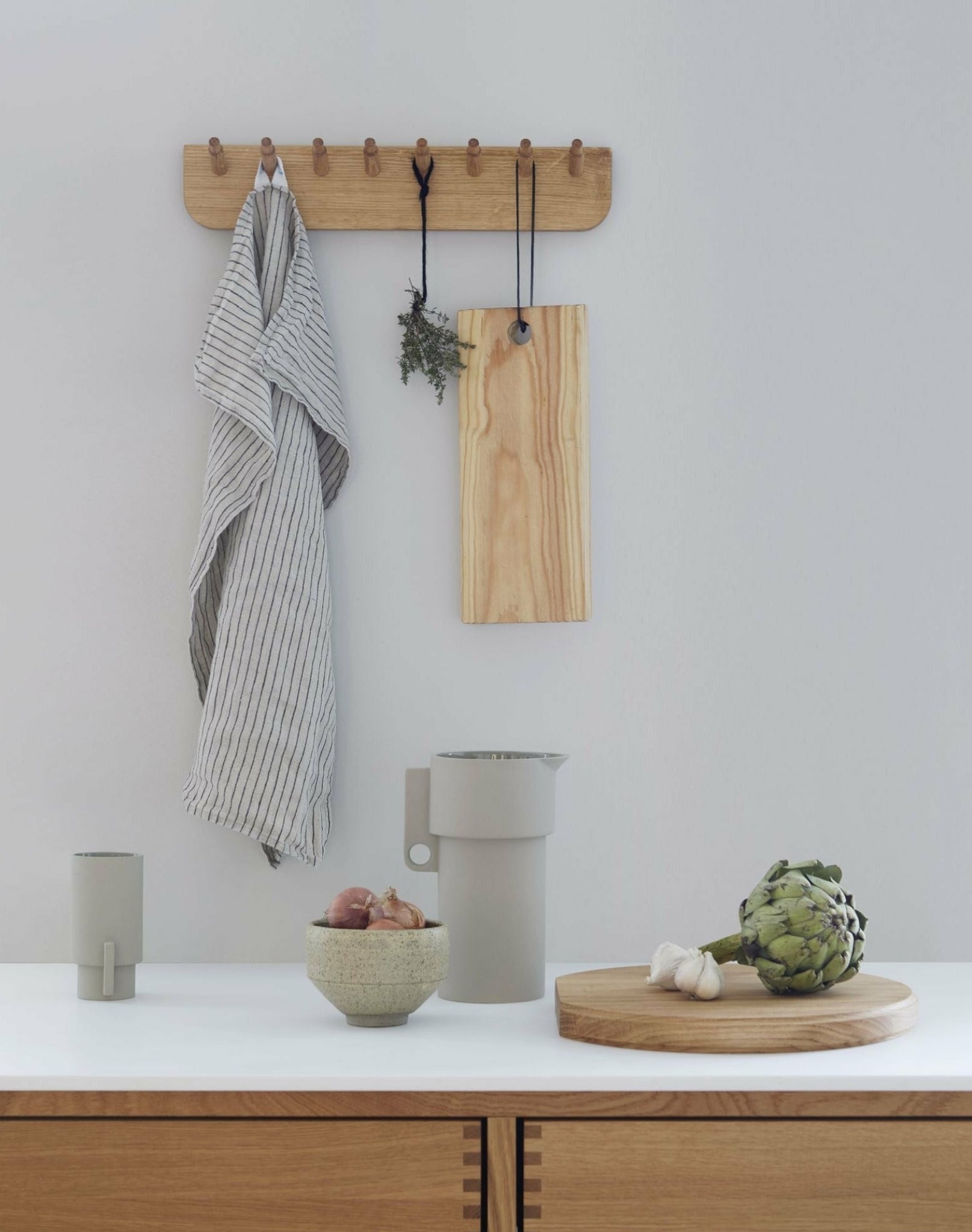 Form & Refine Echo Coatrack 40 cm Oak – Solid Wood Wall Rack for Home