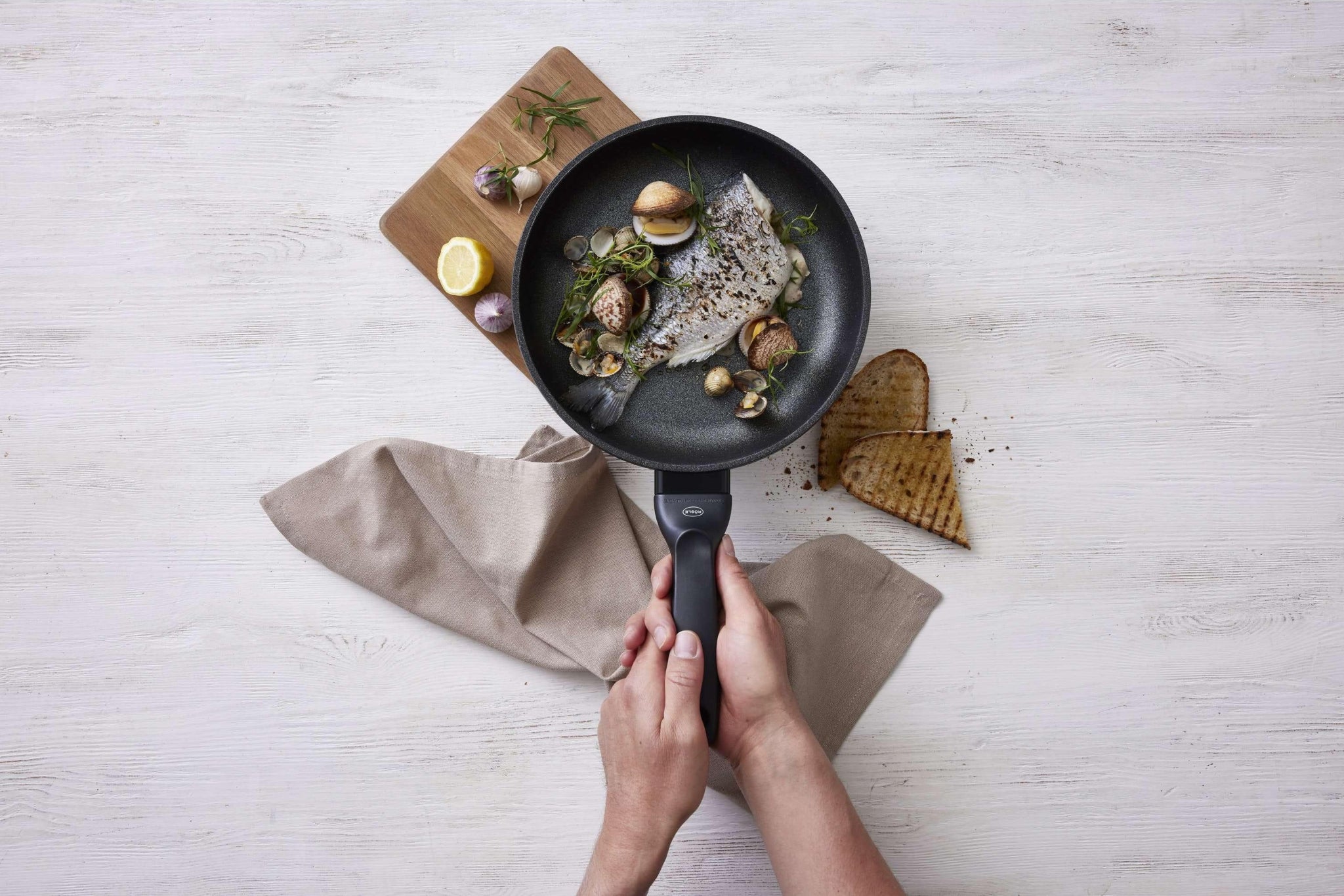 Holm Serving Board 32x20 Cm Acacia Wood