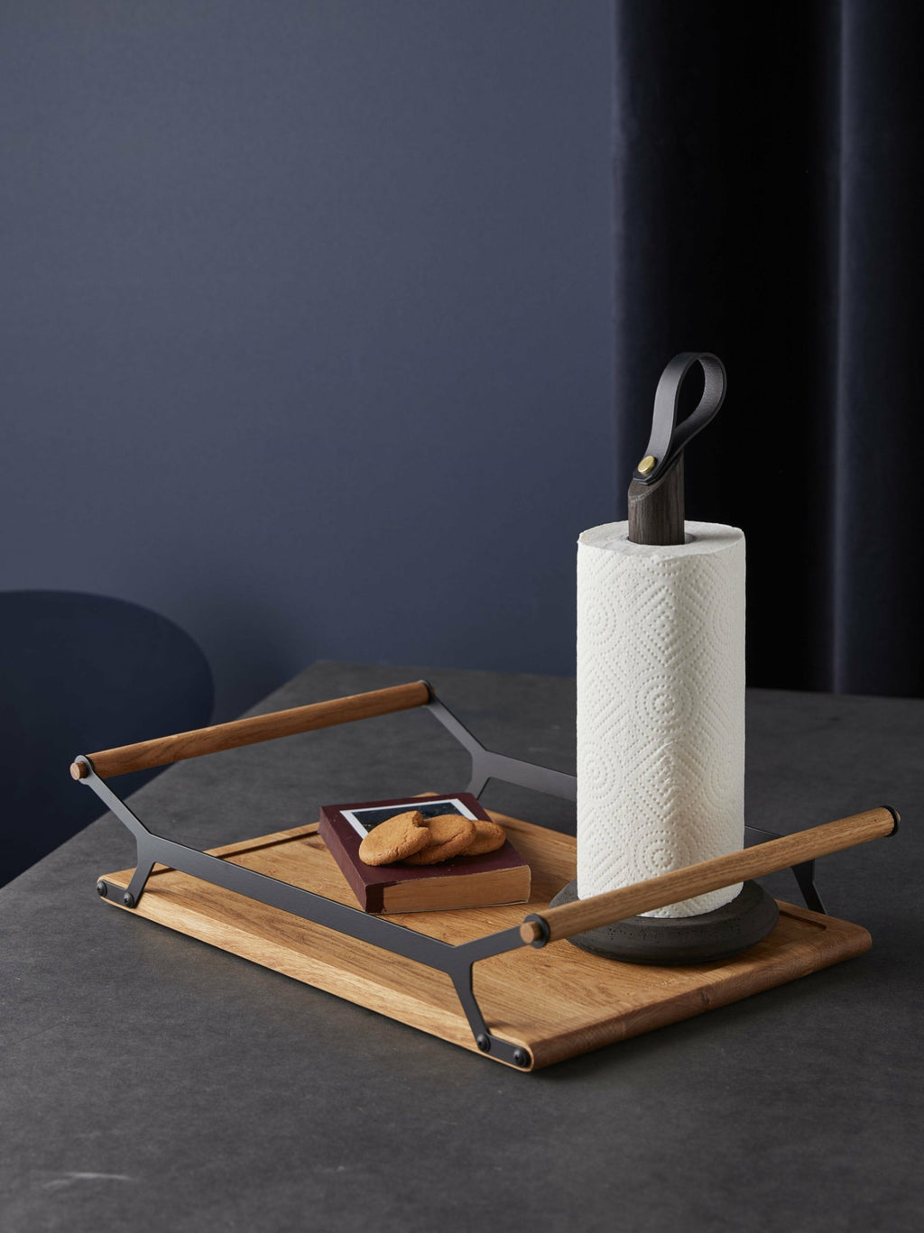 Gejst Grab Kitchen Roll Holder – Black Oak & Concrete Base, 31.5 Cm