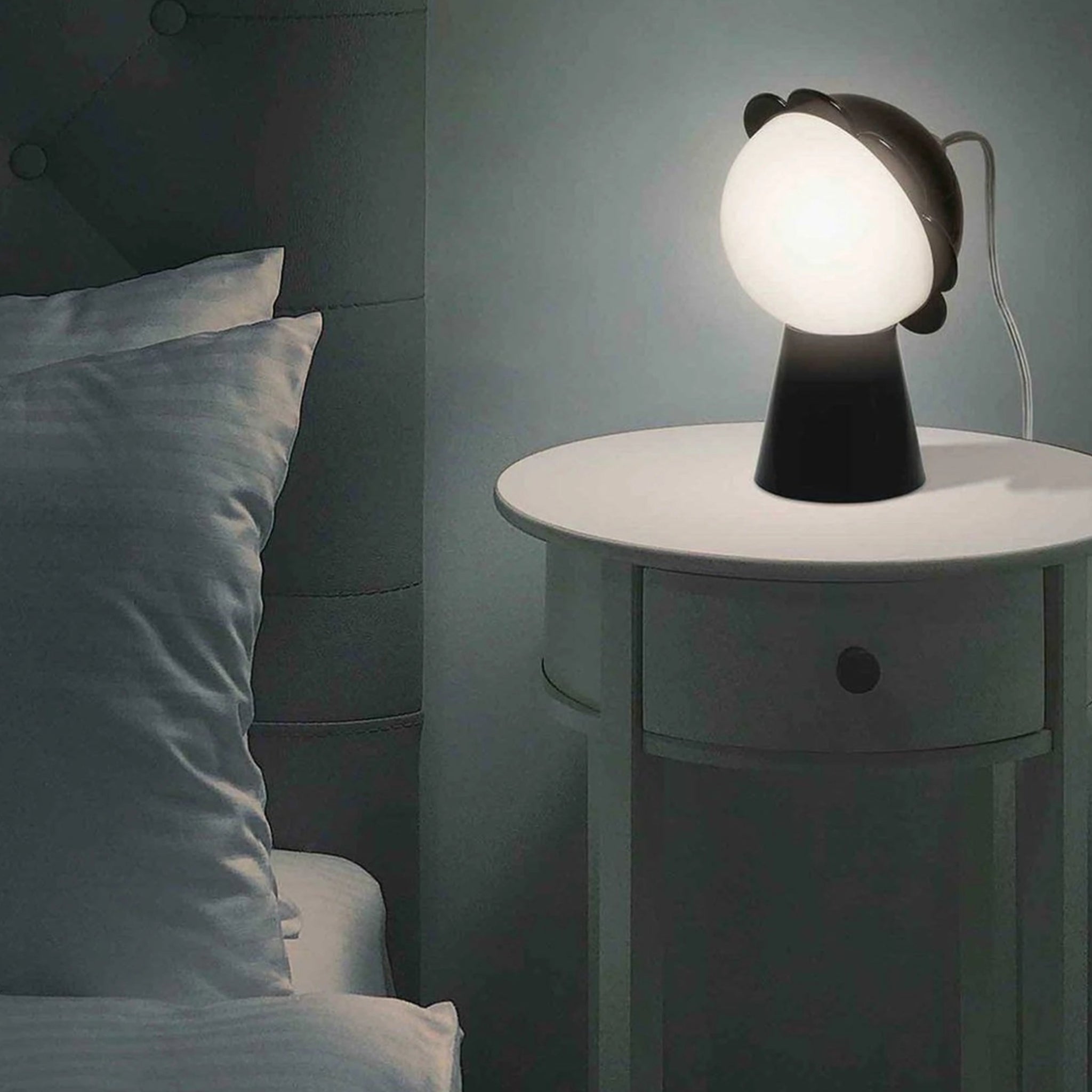 Qeeboo Daisy Table Lamp by Nika Zupanc in Black - Romantic Home Lighting
