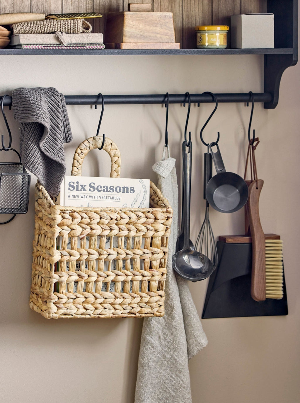 Bloomingville Cleaning Dustpan & Broom, Brown, Beech