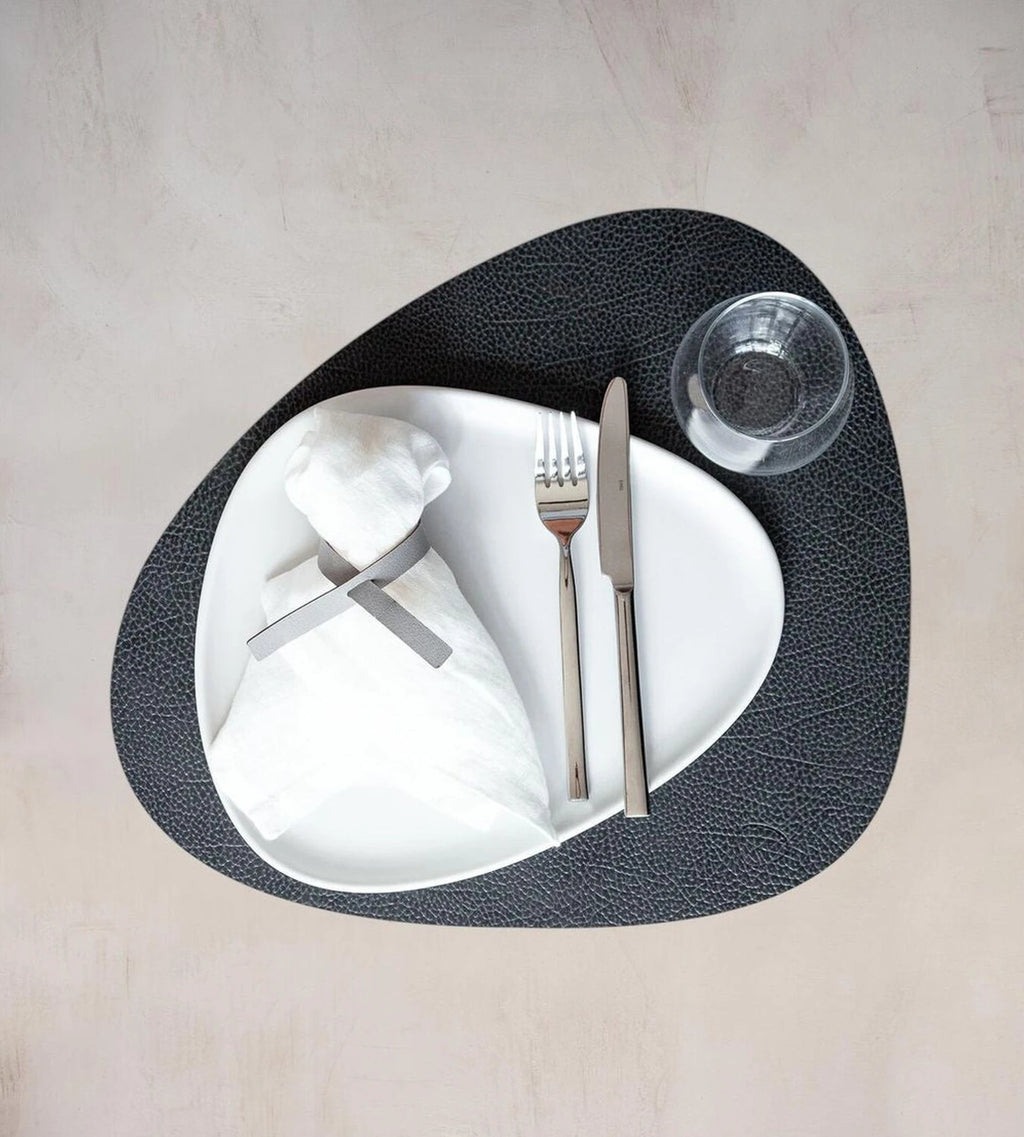 Lind DNA Curve Placemat Hippo Leather L, Black Anthracite