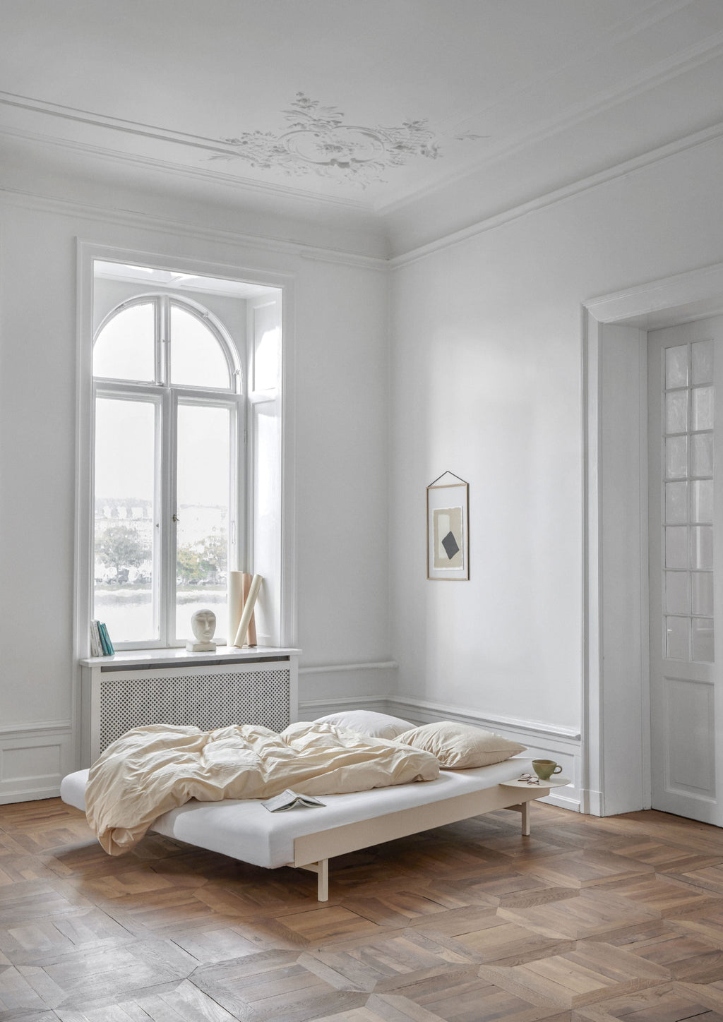 Minimalist Moebe Bed with Slats 140 cm in Sand - Modern Steel Frame