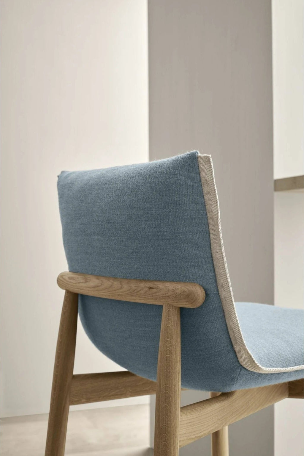 Carl Hansen E007 Embrace Bar Stool Oak Oiled, Mood 03103