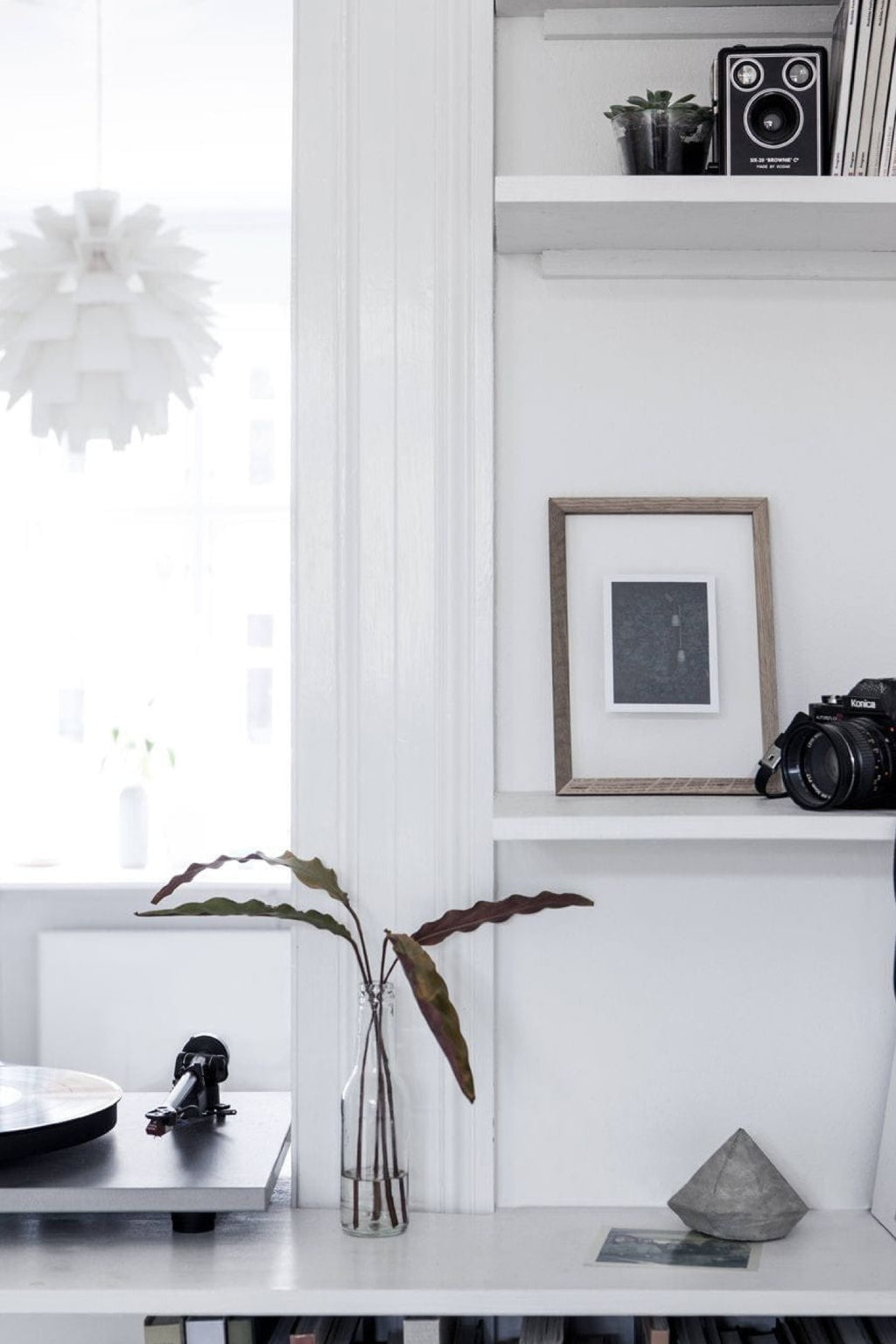 Moebe A4 Oak Frame: Stylish Acrylic & Oak Design, Made in Europe