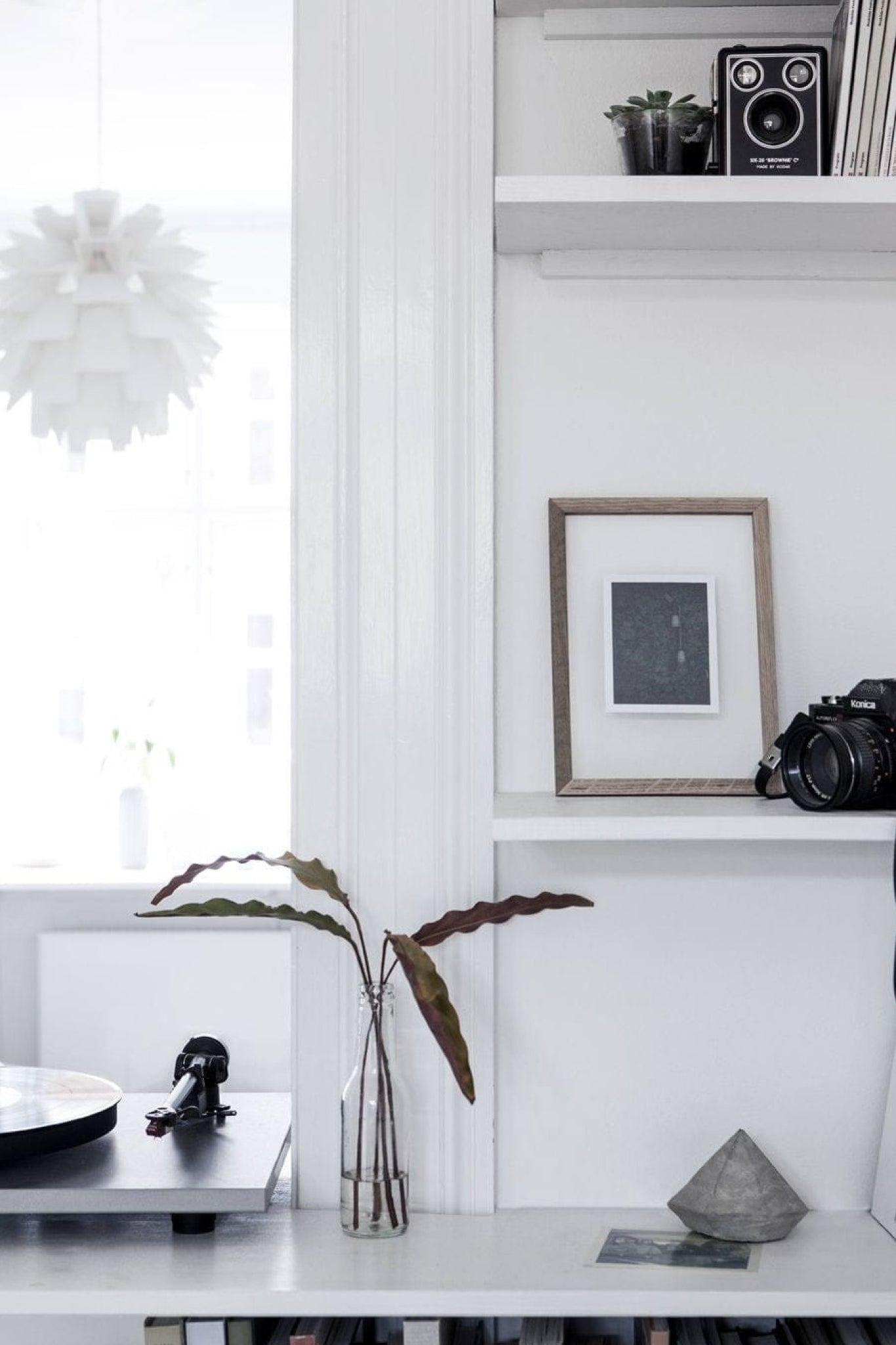 Moebe A4 Oak Frame: Stylish Acrylic & Oak Design, Made in Europe