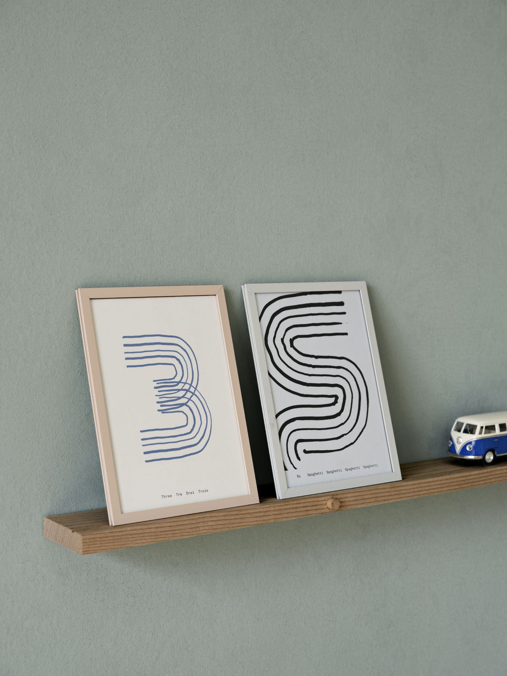 Moebe Gallery Shelf 115 cm Oak - Stylish Solid Wood Wall Decor Solution