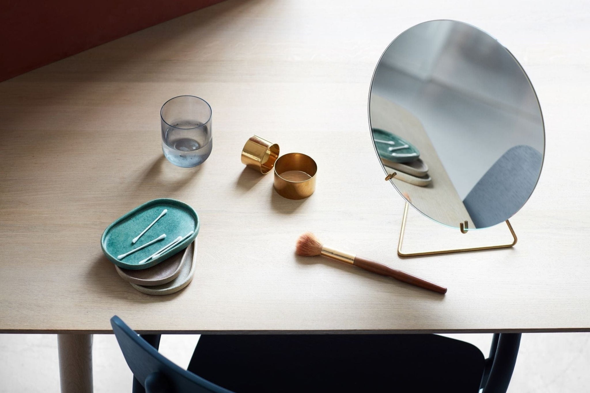 Elegant Moebe Standing Mirror Ø30 cm in Brass for Table or Shelf Decor