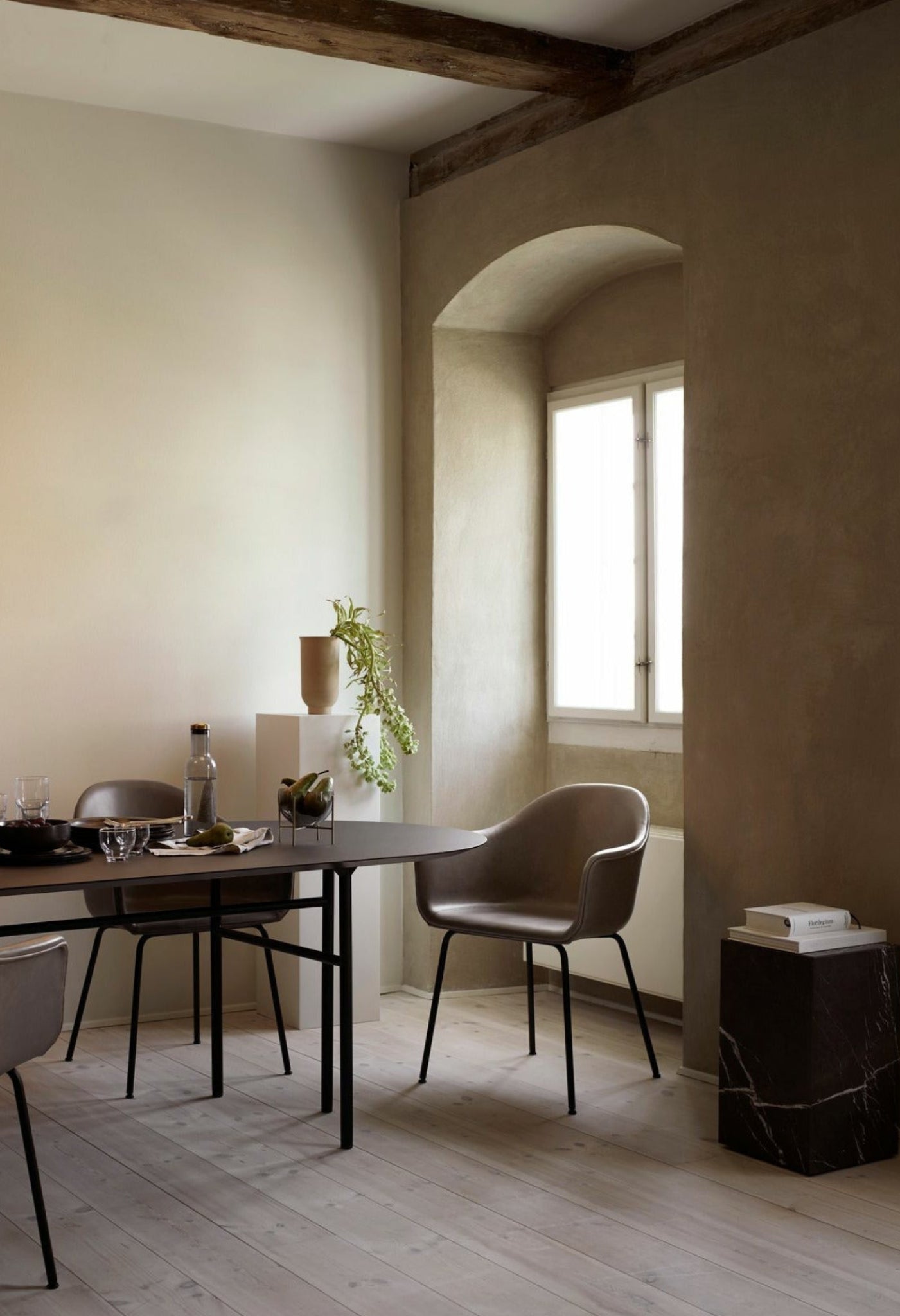 Audo Copenhagen Harbour Dining Dark Stained Oak, Burned Red