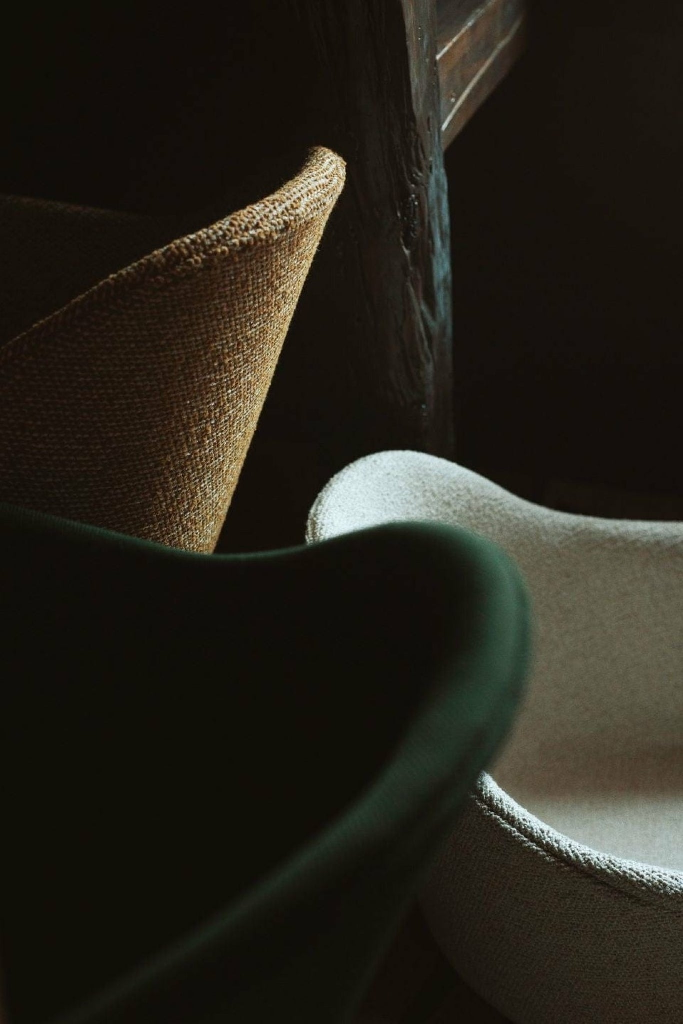 Audo Copenhagen Harbour Dining Dark Stained Oak, Burned Red