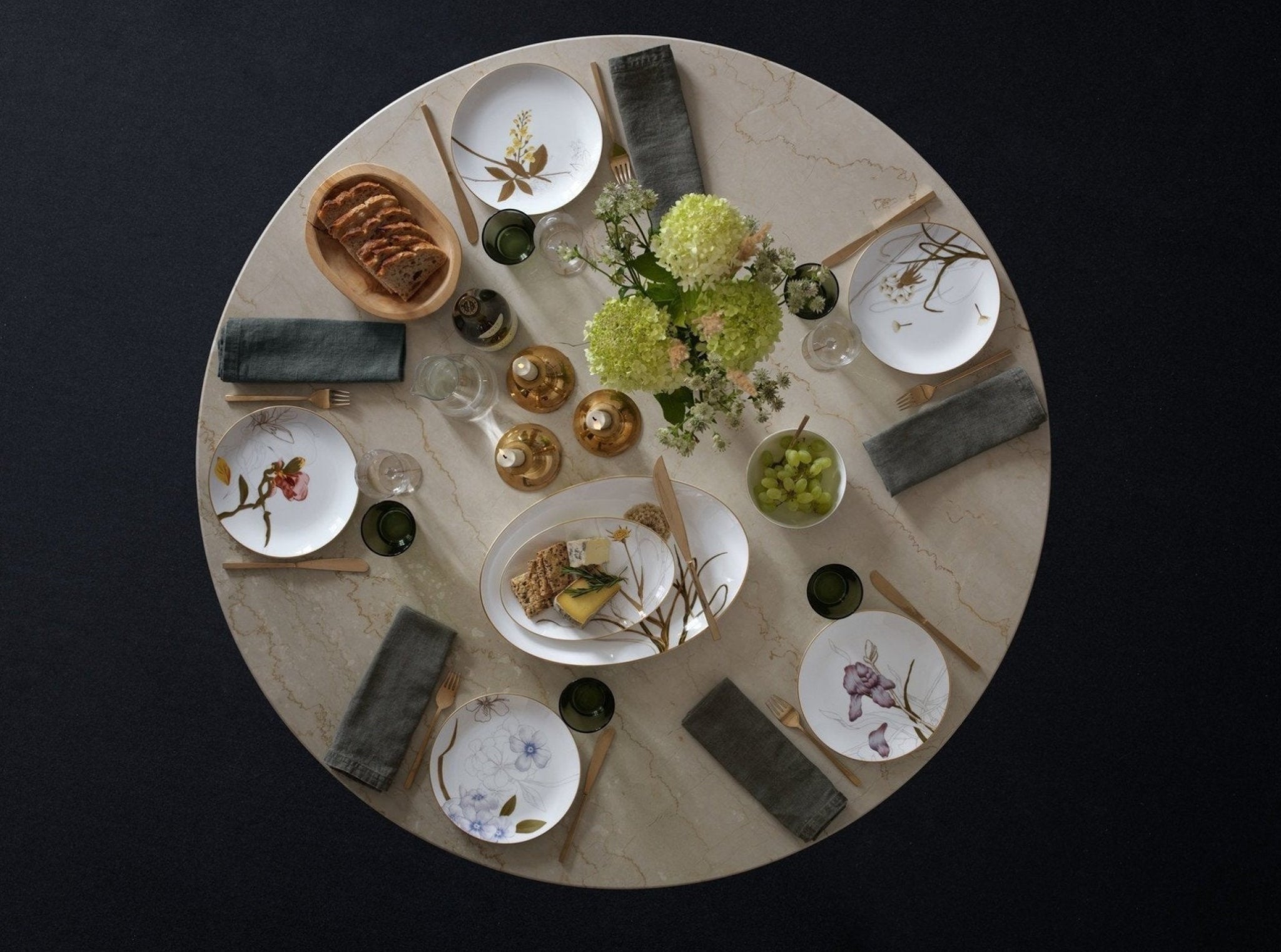 Royal Copenhagen Flora Plate Dandelion, 26cm