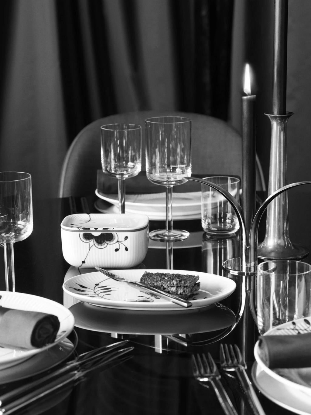 Royal Copenhagen Black Fluted Mega Plate, 23cm