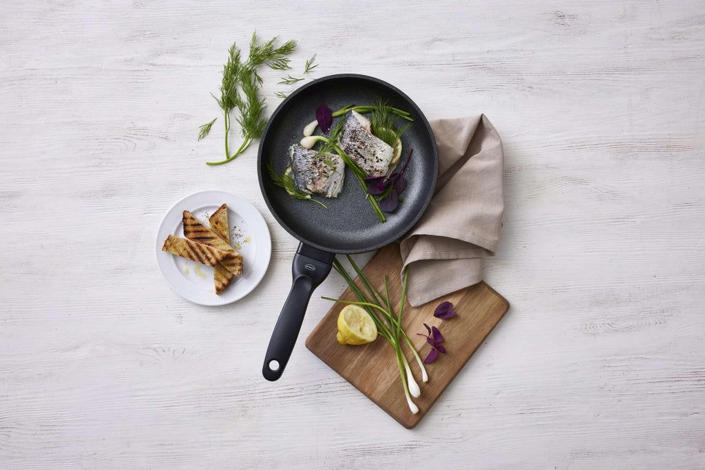 Holm Serving Board 32x20 Cm Acacia Wood