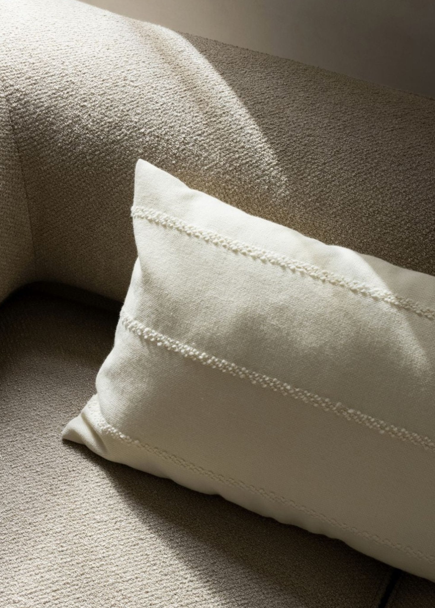 Audo Copenhagen Losaria cushion 60x40 cm, indigo