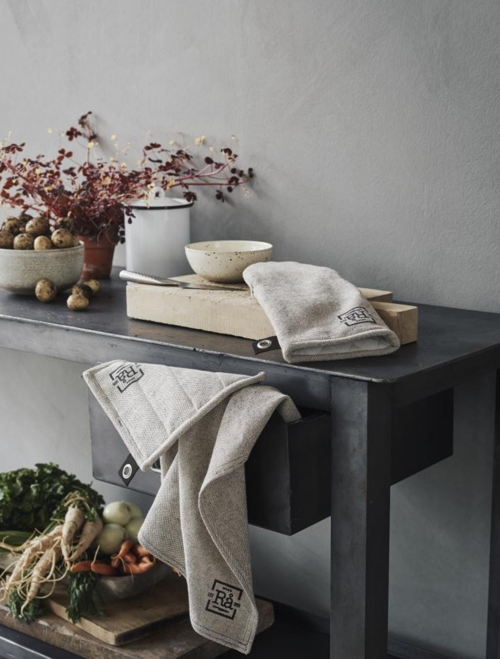 Juna Rå Cotton Tablecloth Dark Grey, 150x180 Cm