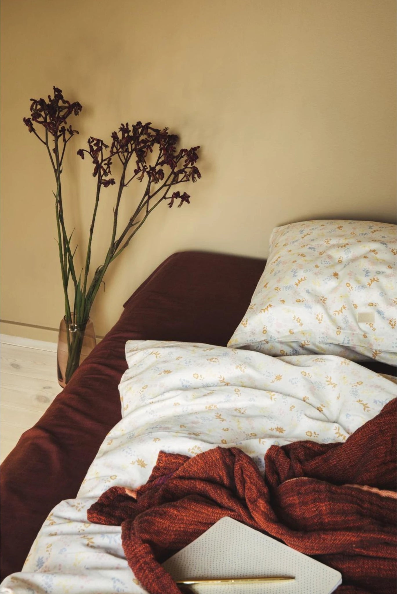 Juna View Bedspread Chocolate, 190x260 Cm