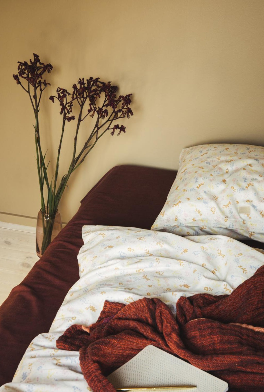 Juna View Bedspread Chocolate, 190x260 Cm
