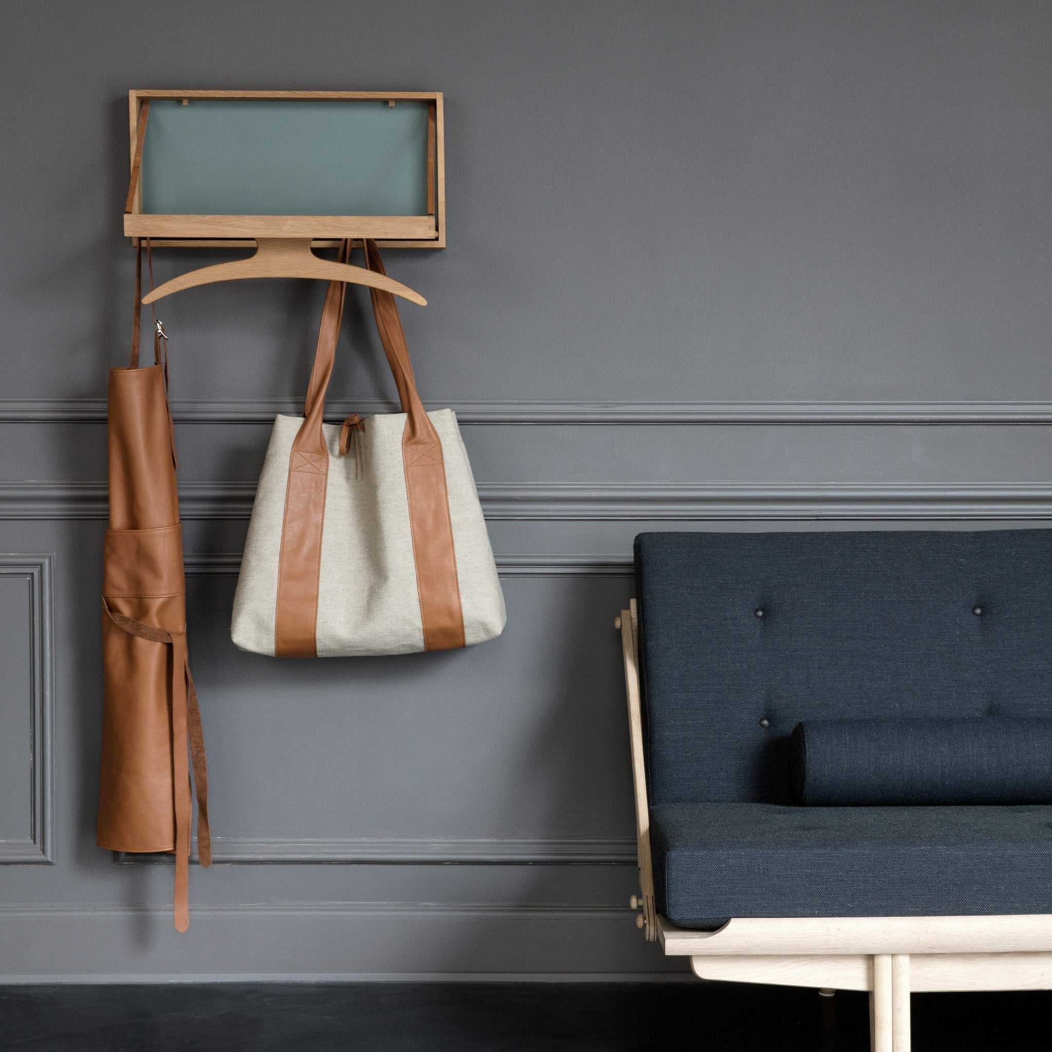 Klassik Studio The Hanger Black Oak Stained, White