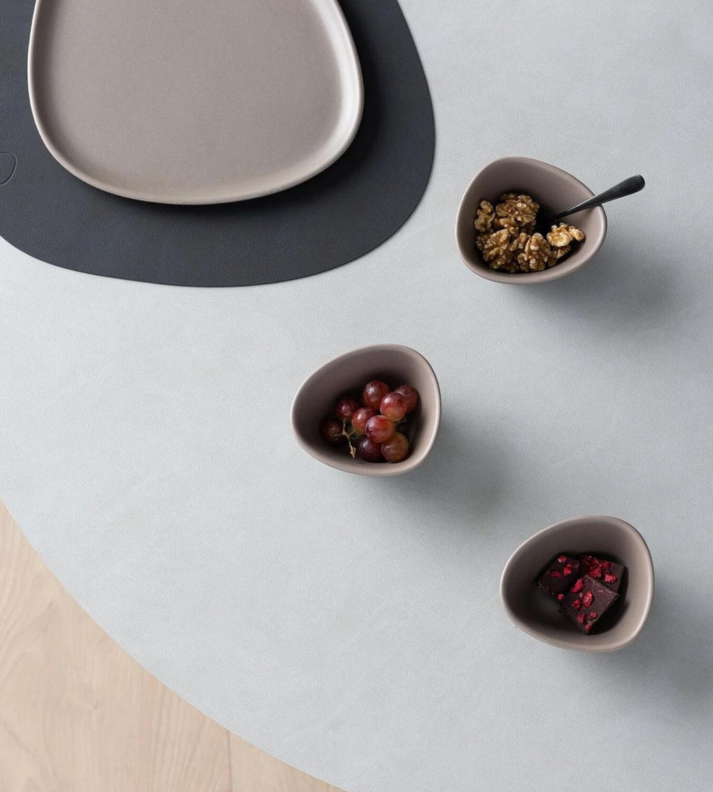 Lind DNA Curve balls made of earthenware S, warm grey