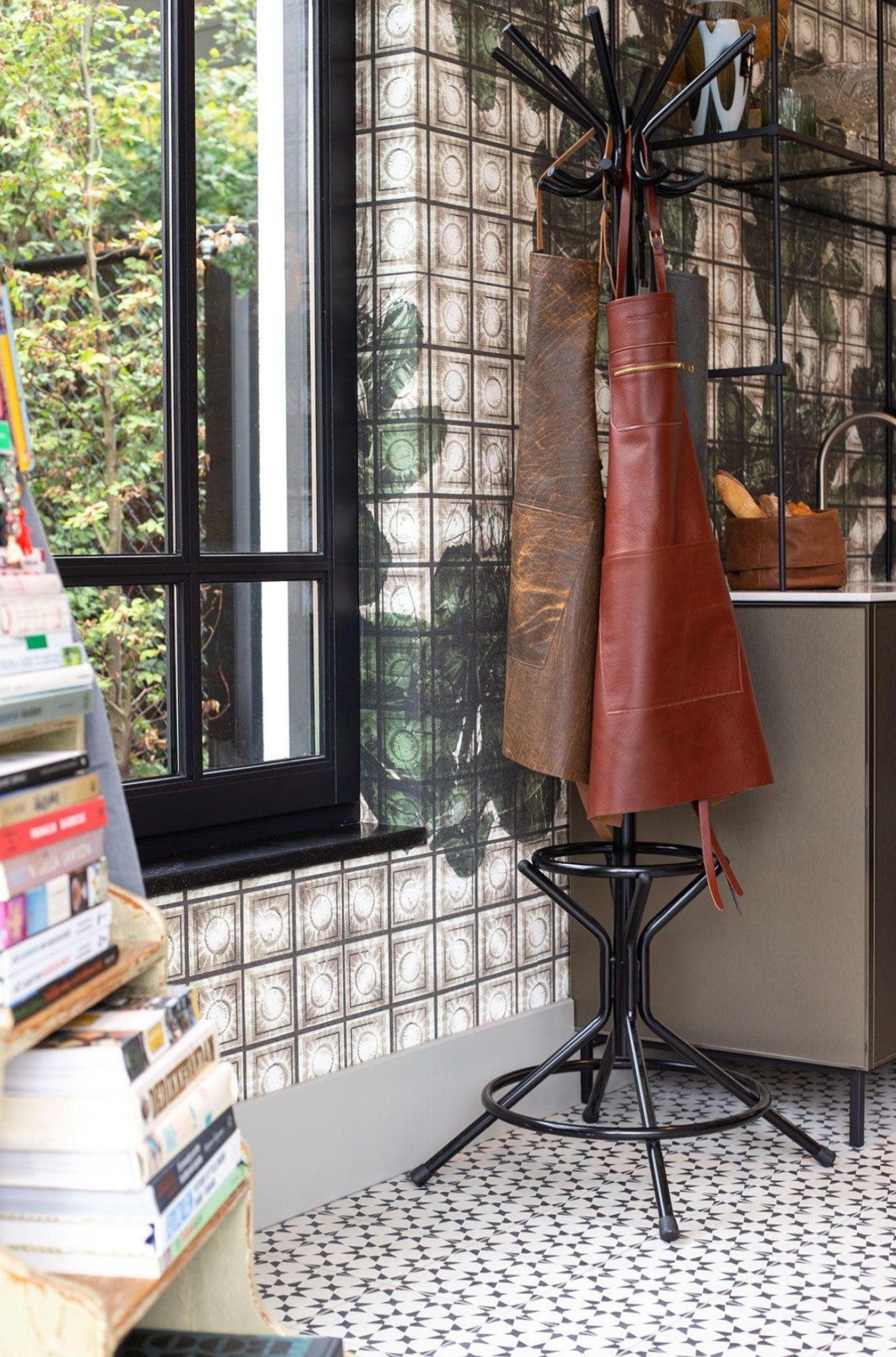 Dutchdeluxes apron in zipper style Classic leather extra long, black