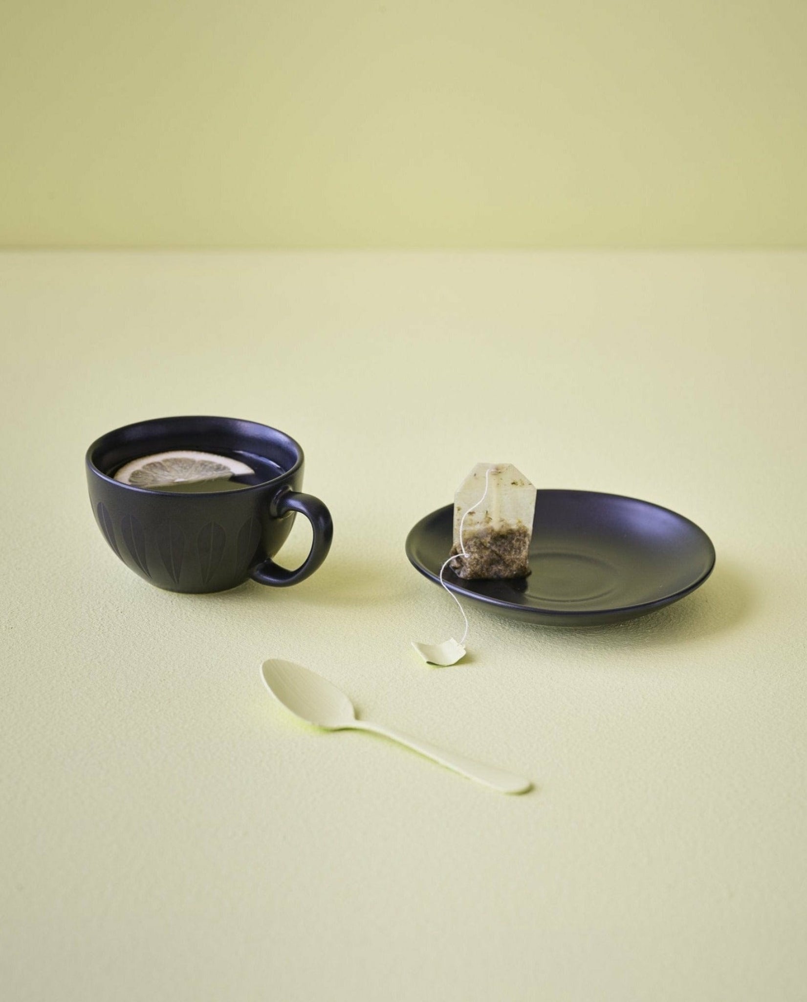 Lucie Kaas Arne Clausen Lotus teacup, black