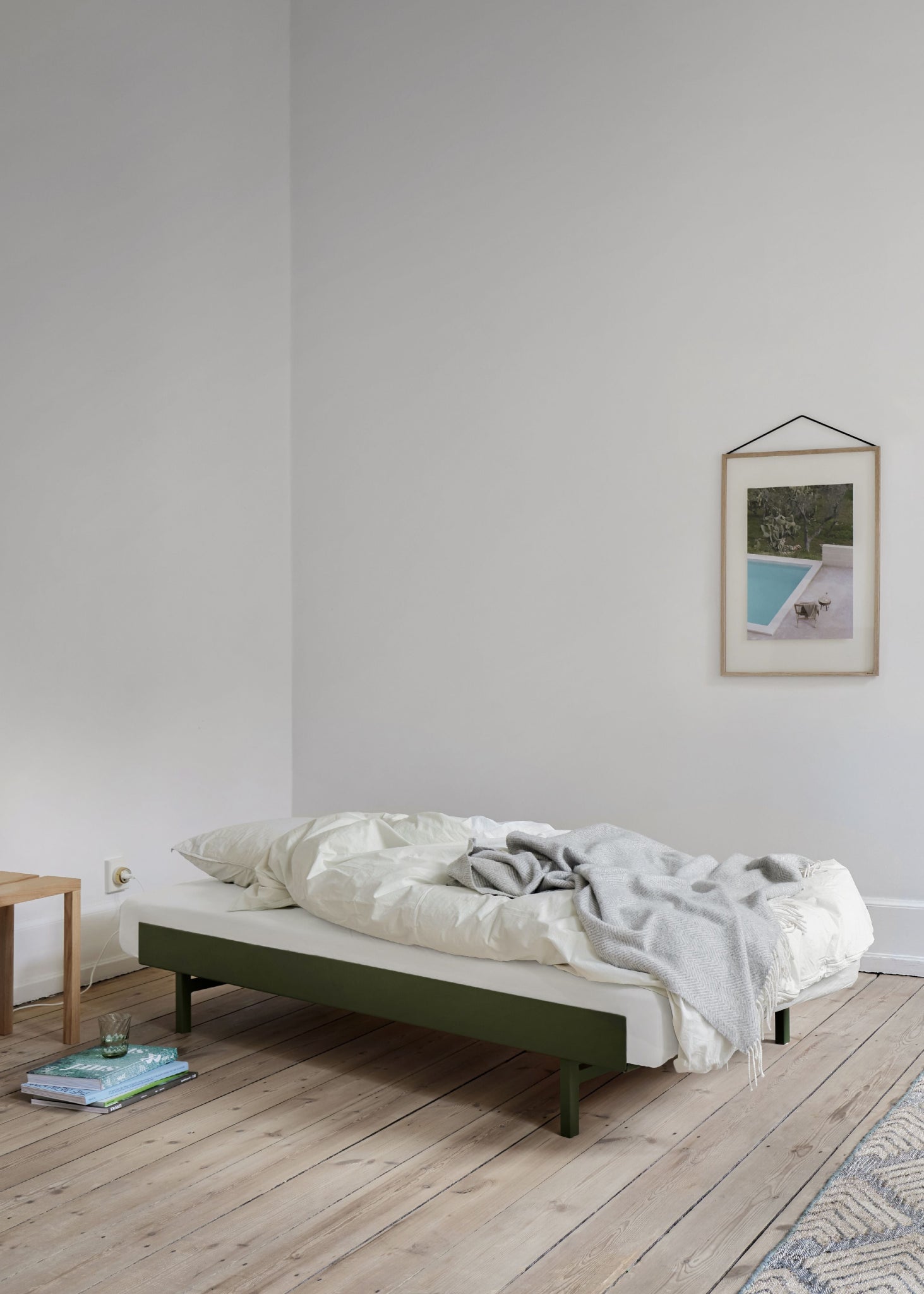 Moebe Pine Green Bed: Adjustable Minimalist Steel Frame 90-180 cm