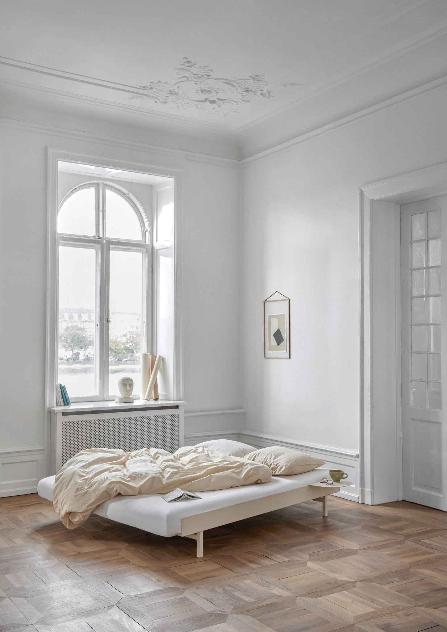 Moebe Sand Bed: Minimalist Steel Frame, Adjustable 90-180cm Size