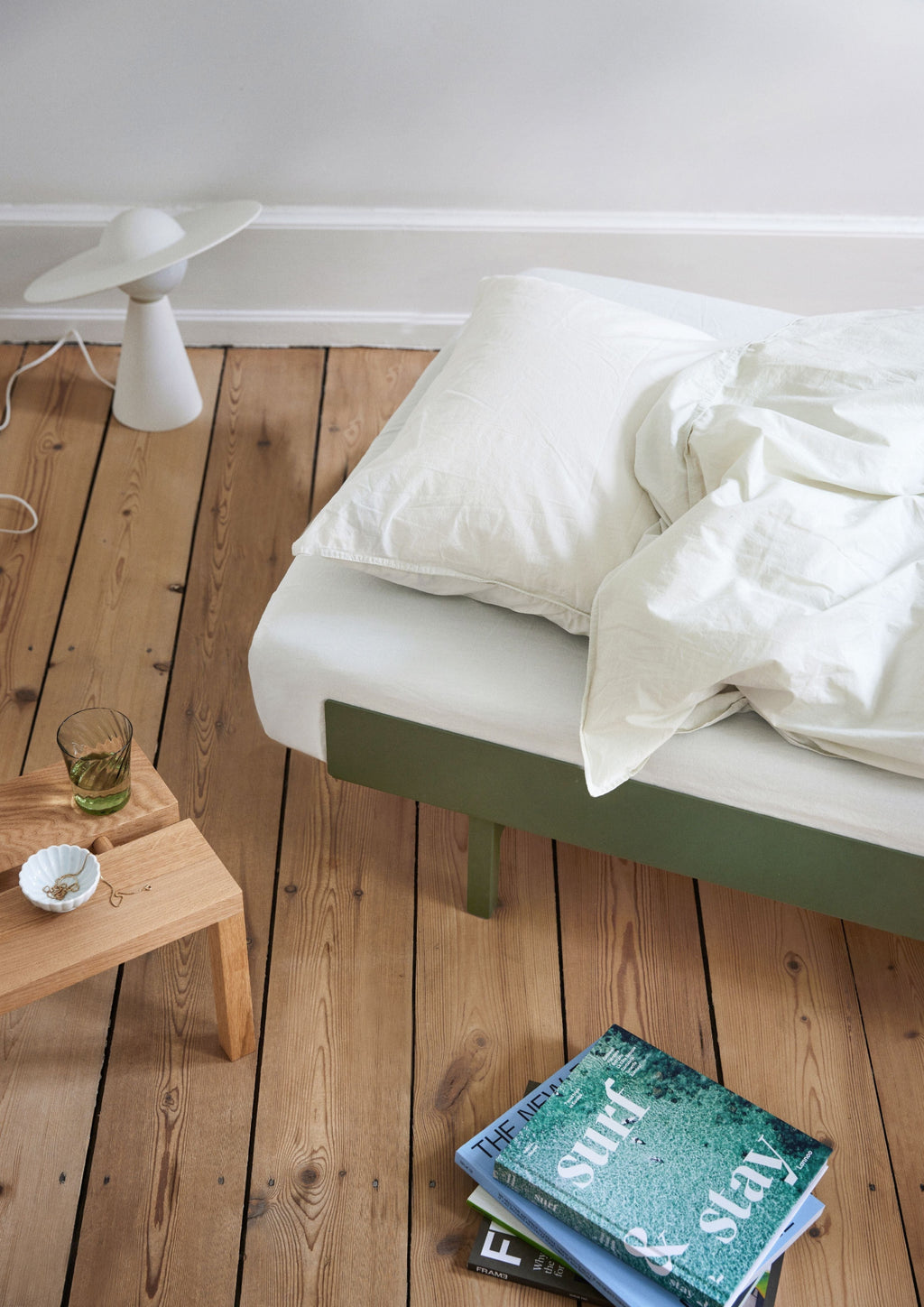 Minimalist Pine Green Moebe Bed 90 cm with Steel Frame and Slats