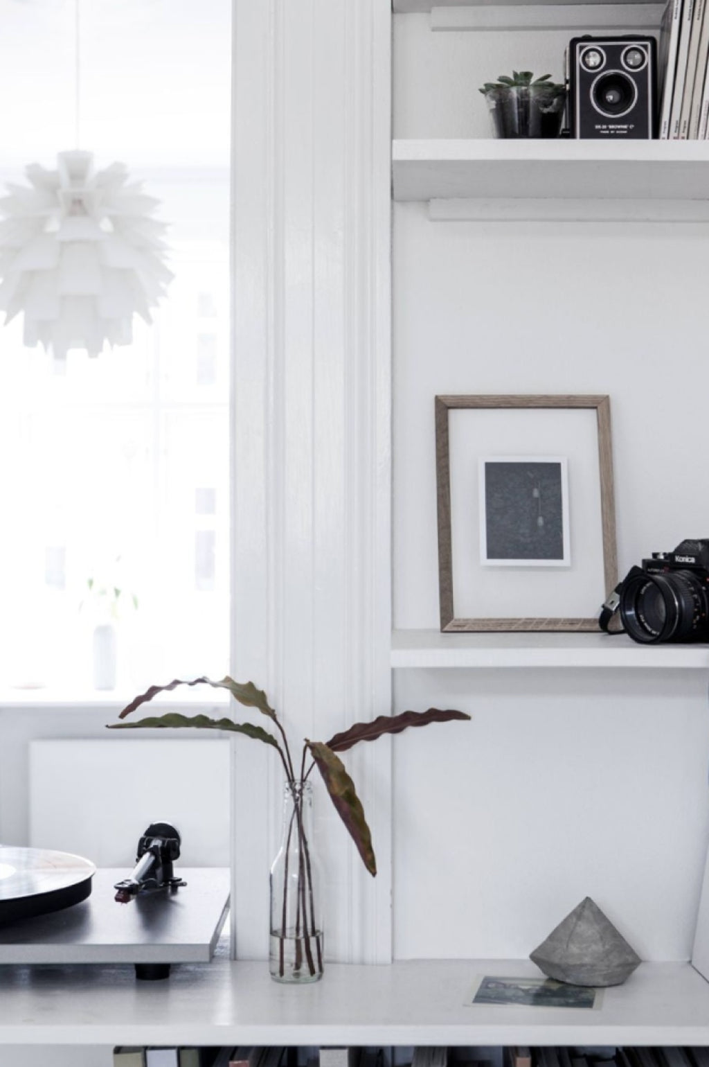 Moebe A3 Oak Frame: Stylish European Design with Acrylic Glass