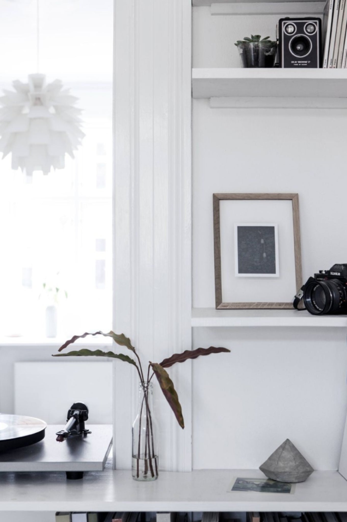 Moebe A3 Oak Frame: Stylish European Design with Acrylic Glass