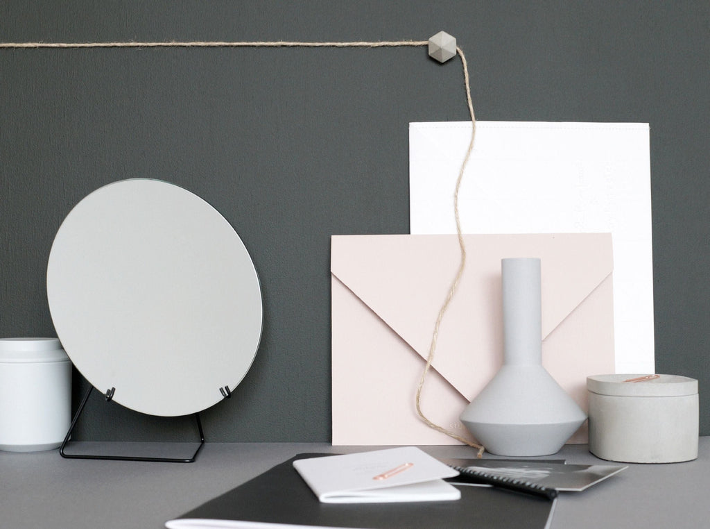 Sleek Moebe Standing Mirror Ø20 cm in Black - Minimalist Design