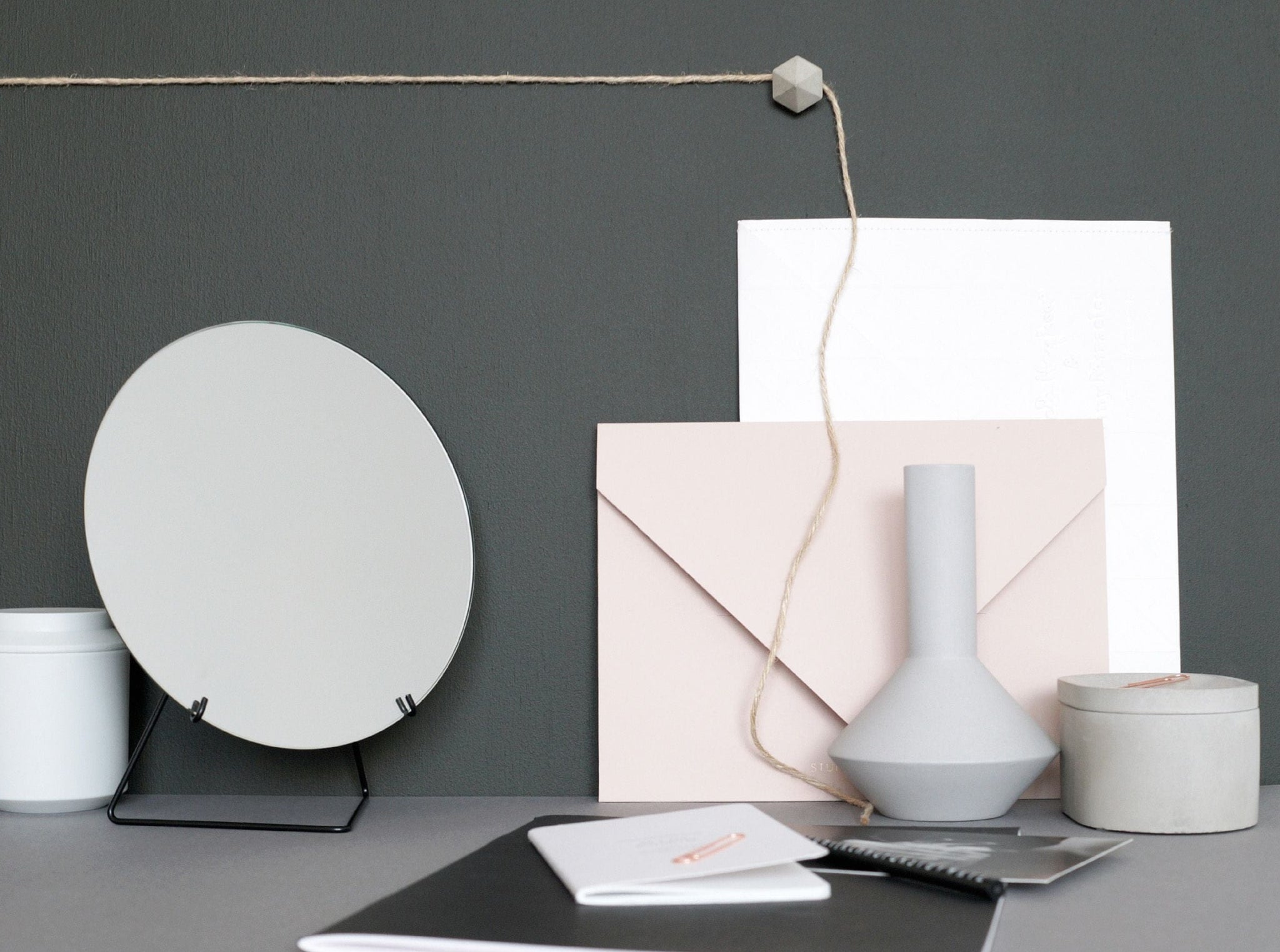 Sleek Moebe Standing Mirror Ø20 cm in Black - Minimalist Design