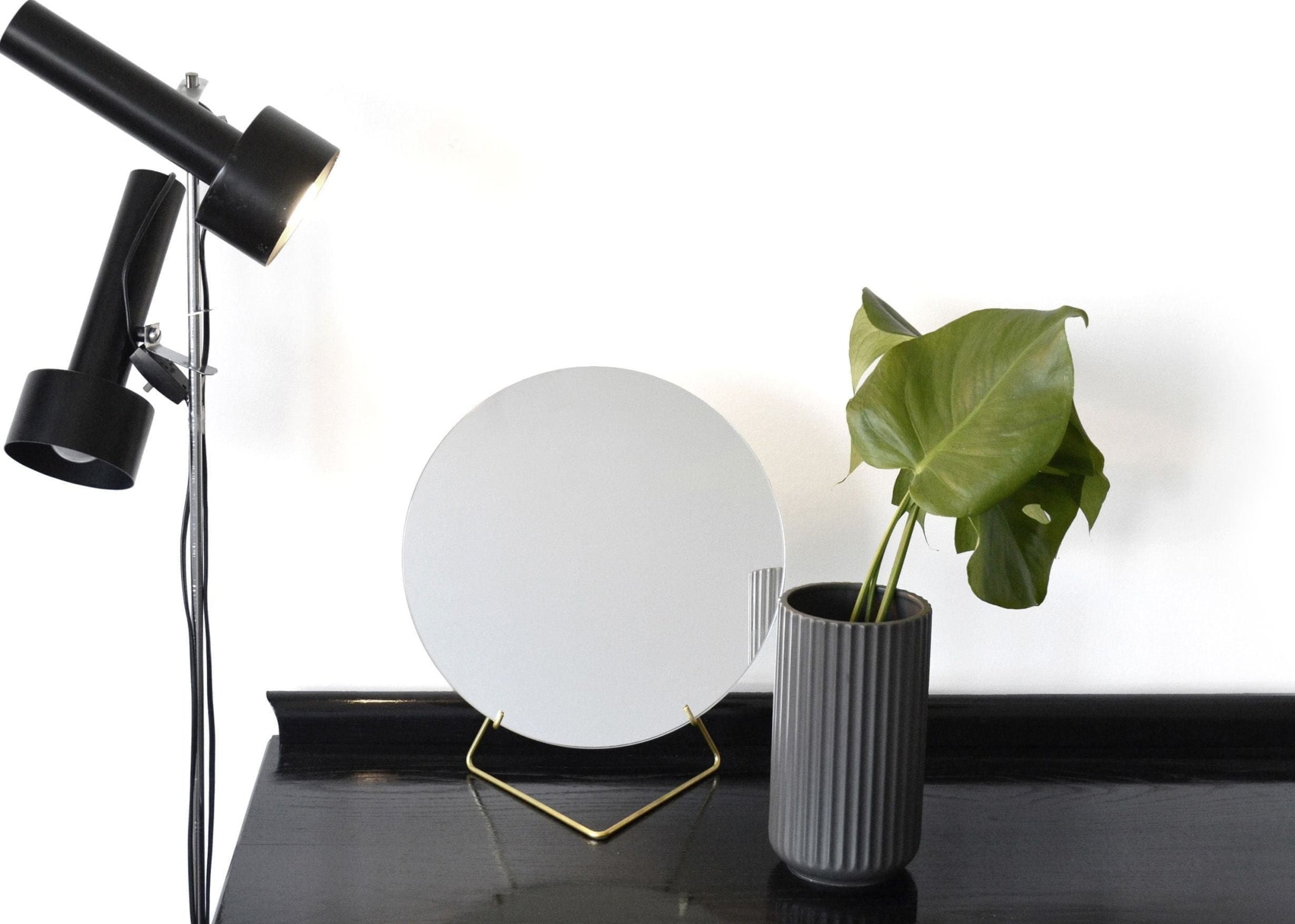 Elegant Moebe Standing Mirror Ø30 cm in Brass for Table or Shelf Decor