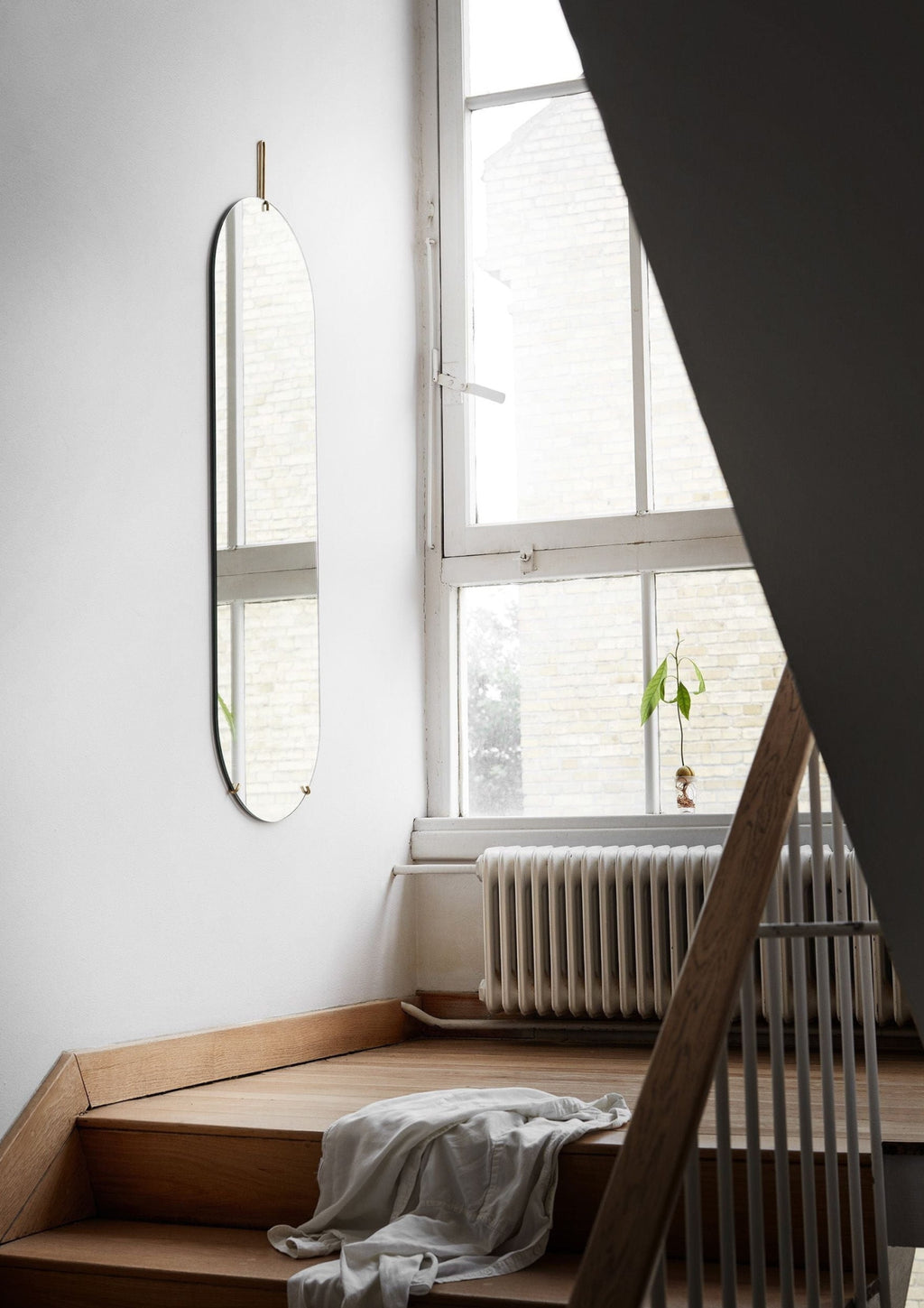 Elegant Moebe Wall Mirror 133 cm in Brass - Minimalist Design & Style