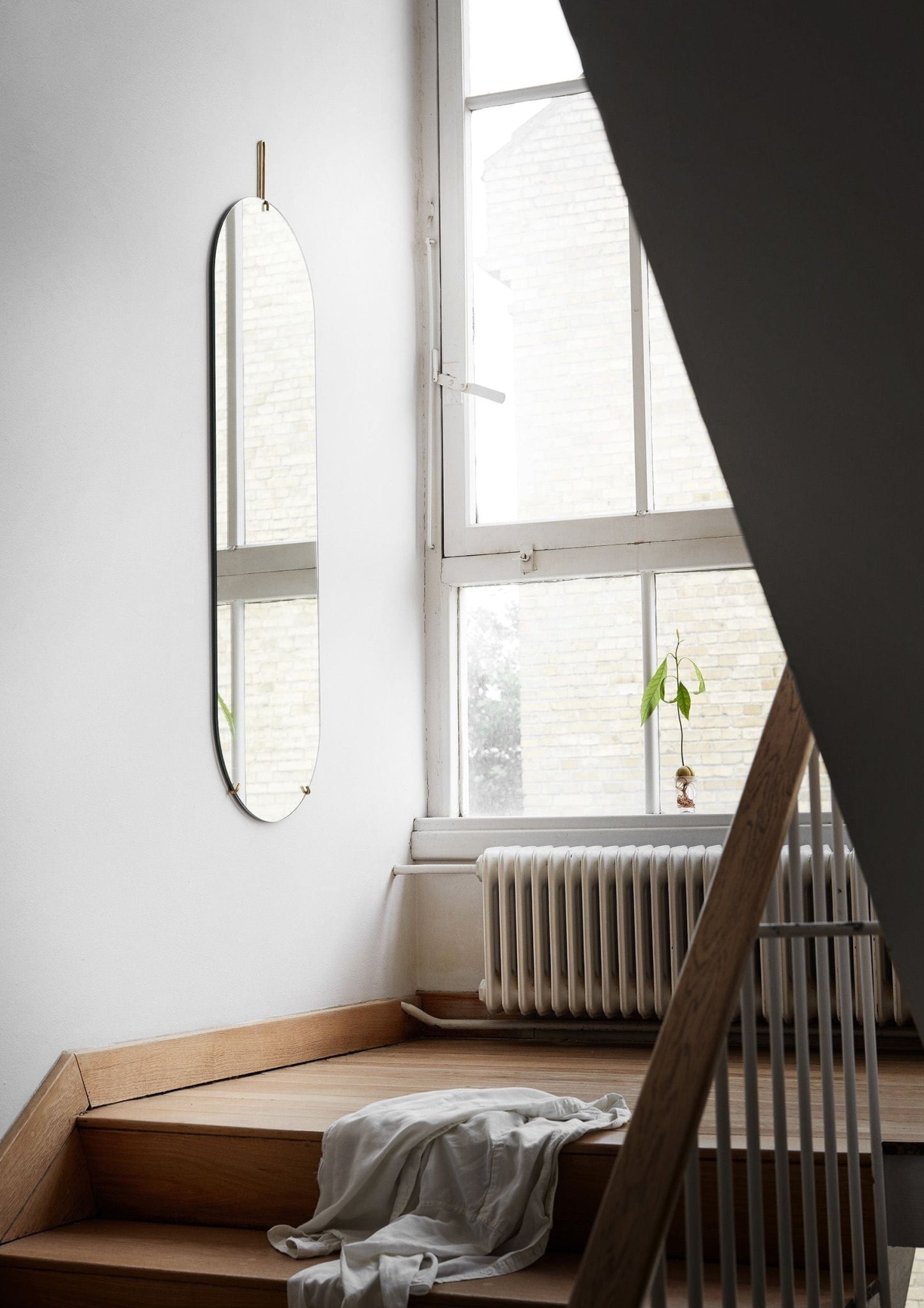Elegant Moebe Wall Mirror 133 cm in Brass - Minimalist Design & Style