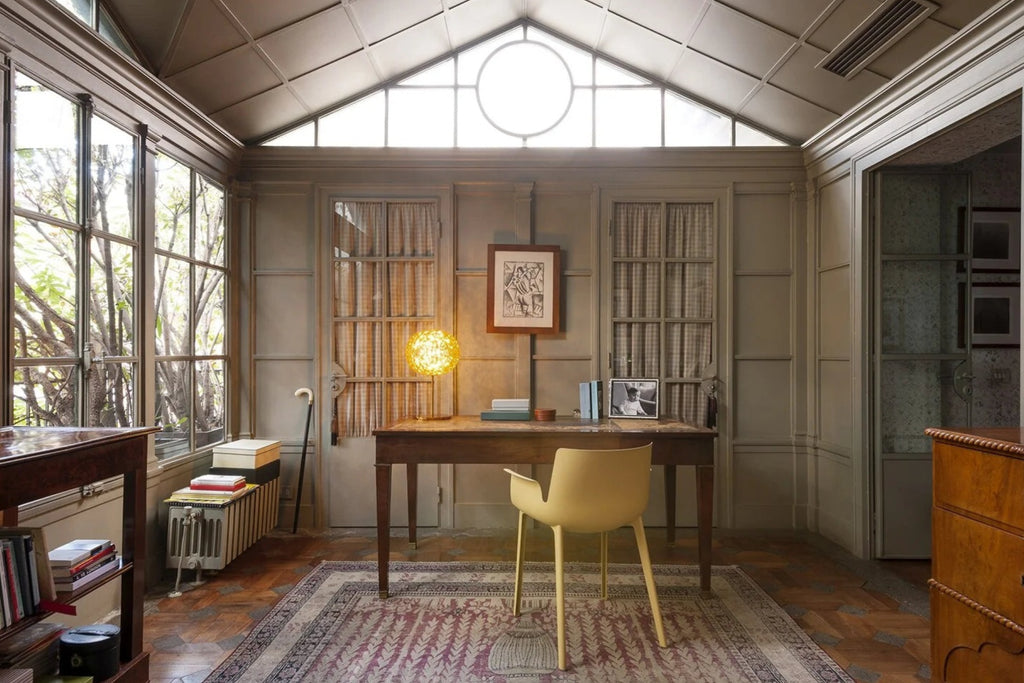 Kartell Planet Table Lamp with Base, Crystal