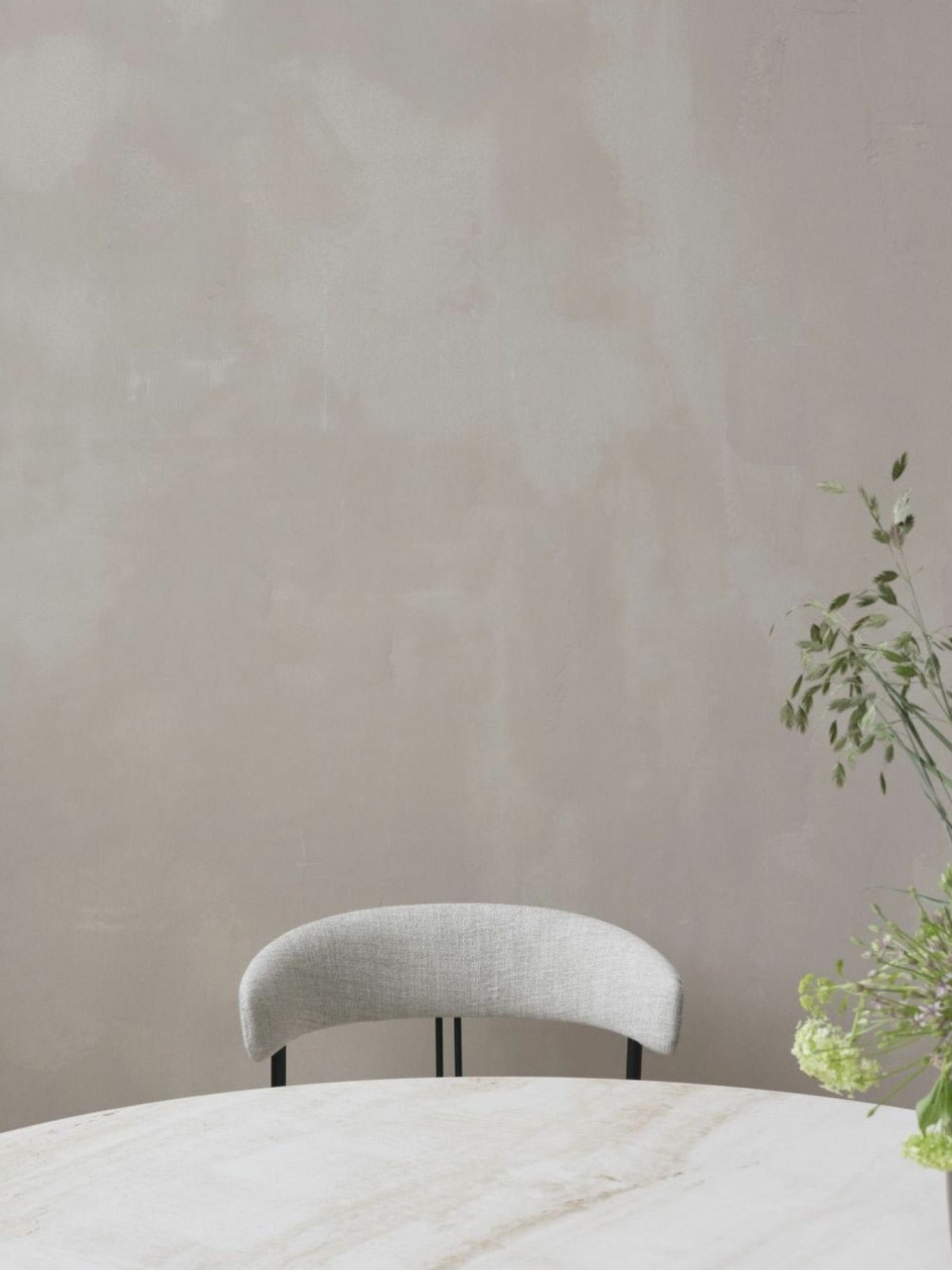 Gubi Violin Dining Chair Fully Upholstered, Svevo (002)