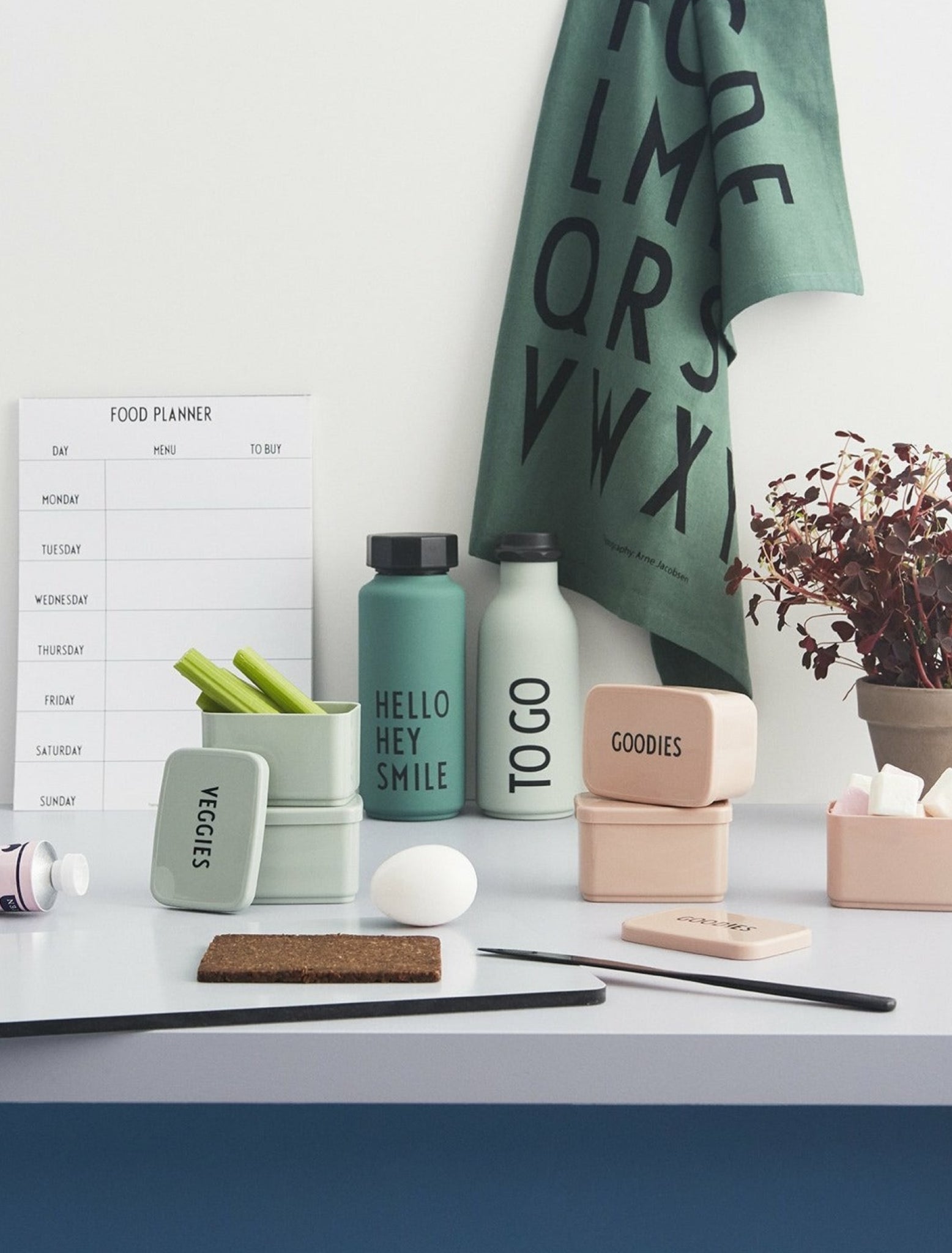 Design Letters Snack Box, Green