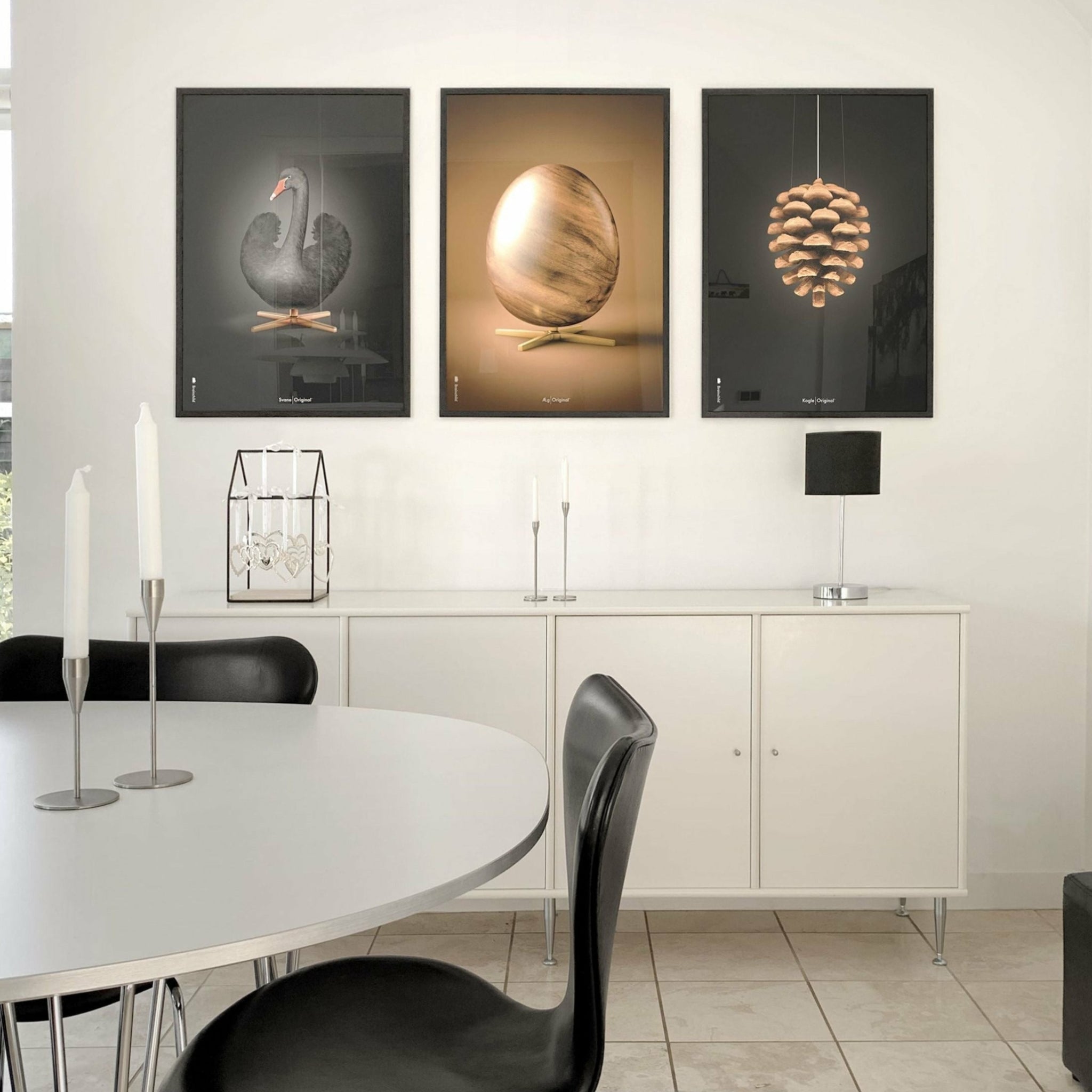 Brainchild pine cone classic poster, frame in black lacquered wood 30x40 cm, black background