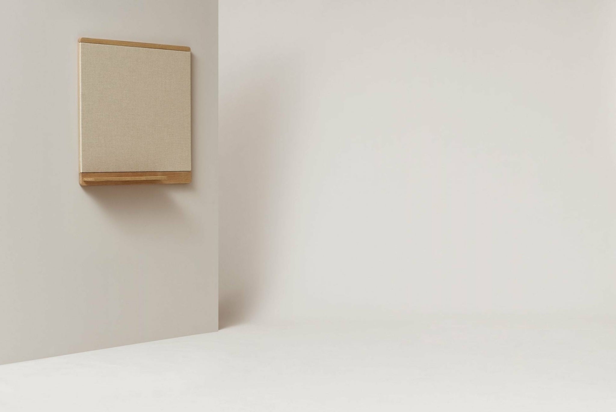 Form & Refine Rim Pinboard 75x75 cm Solid Oak - Recycled Canvas Shelf