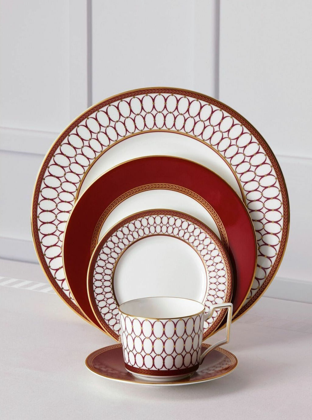 Wedgwood Renaissance Red Plate, 15 Cm