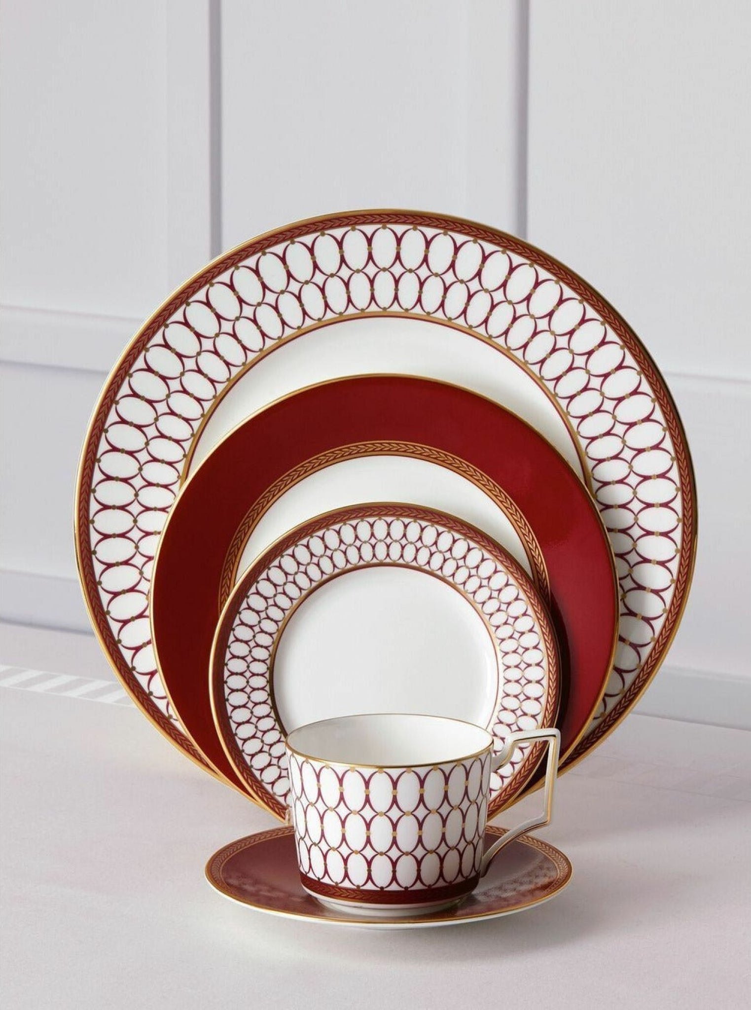 Wedgwood Renaissance Red Plate, 15 Cm