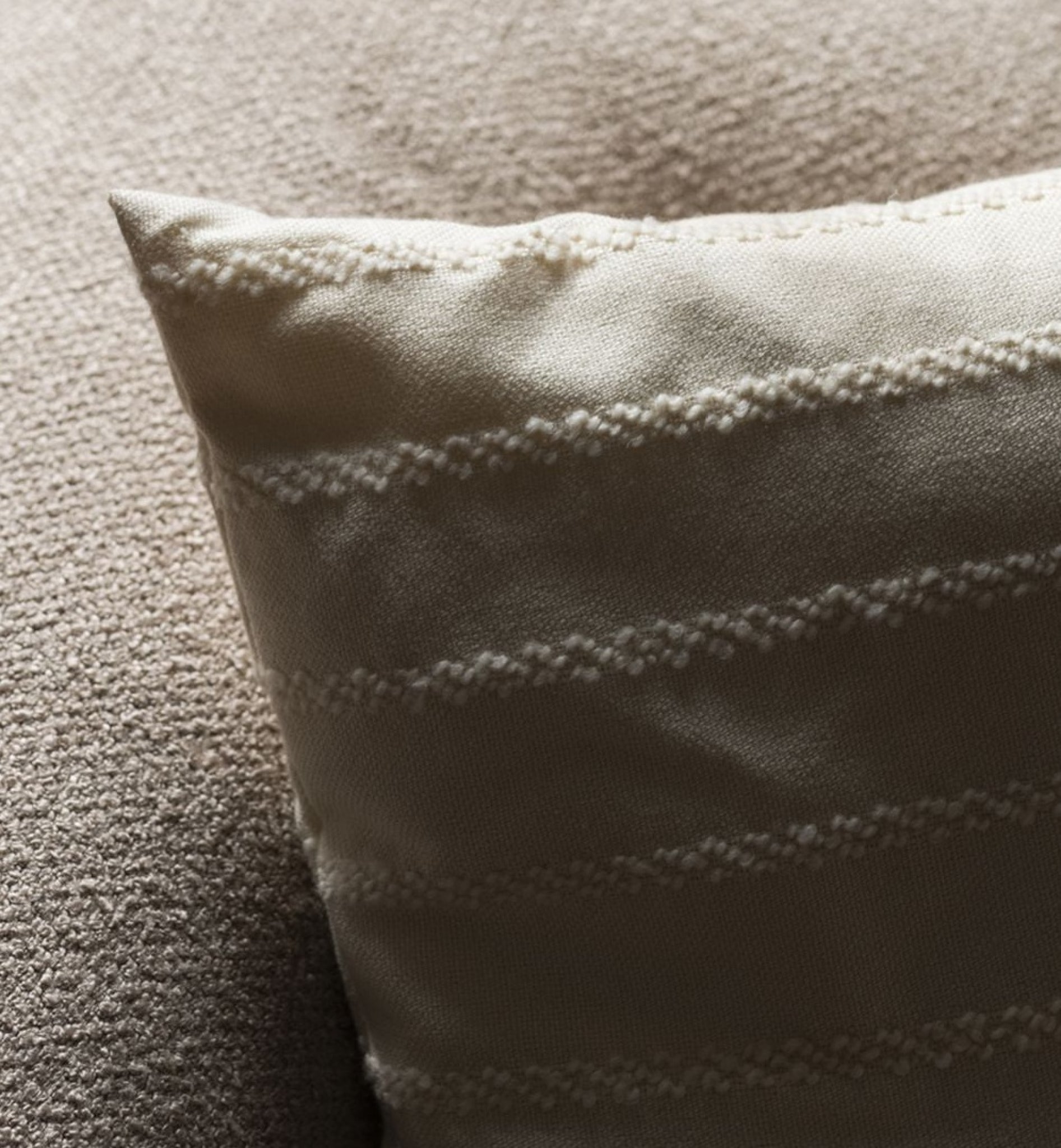 Audo Copenhagen Losaria cushion 60x40 cm, indigo