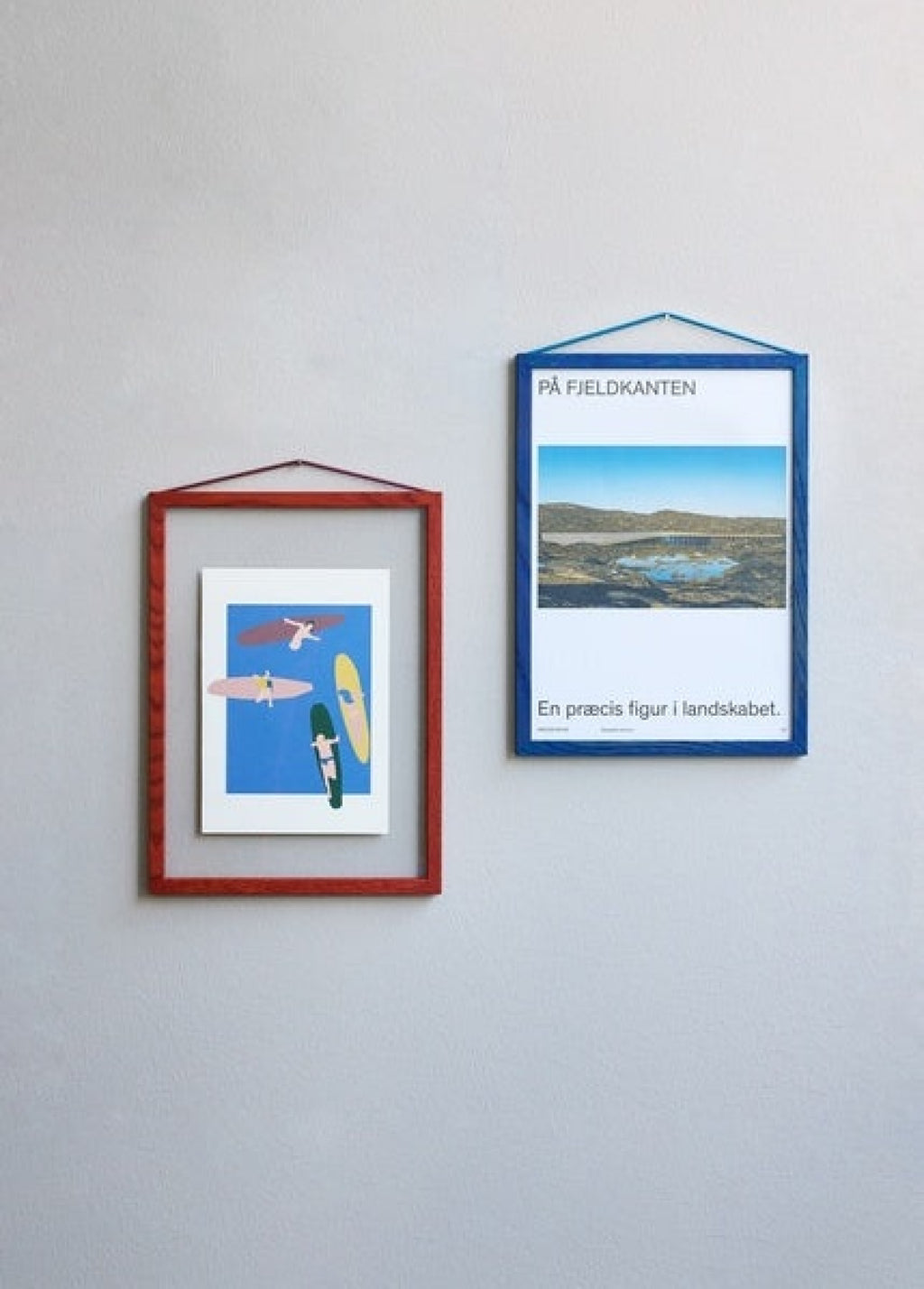 Moebe A3 Red Satined Frame: Vibrant Birch Wood Design & Versatile Display