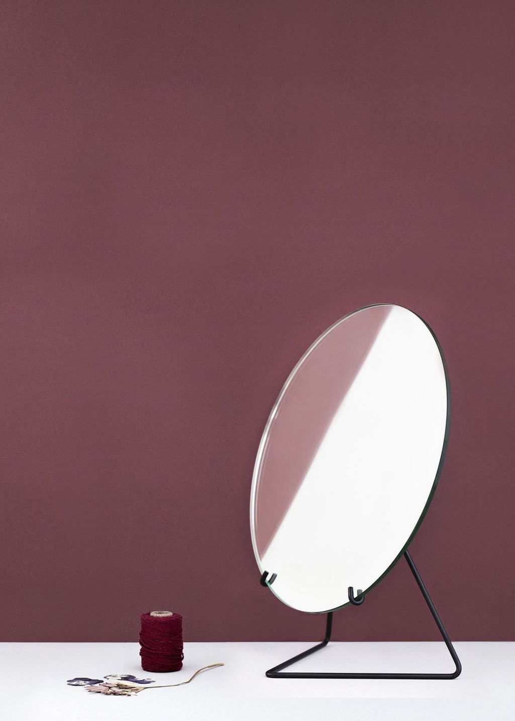 Sleek Moebe Standing Mirror Ø20 cm in Black - Minimalist Design