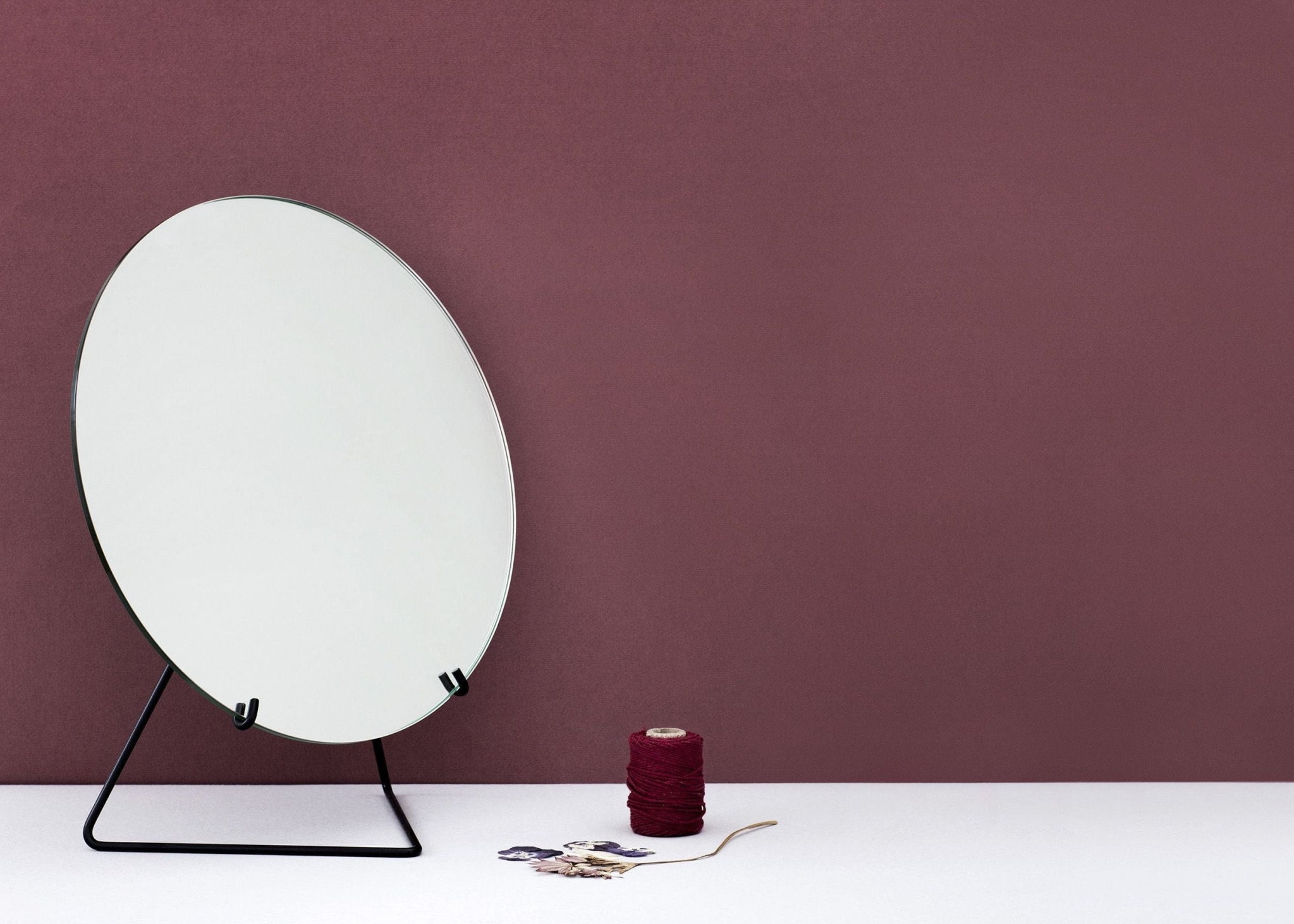 Sleek Moebe Standing Mirror Ø20 cm in Black - Minimalist Design
